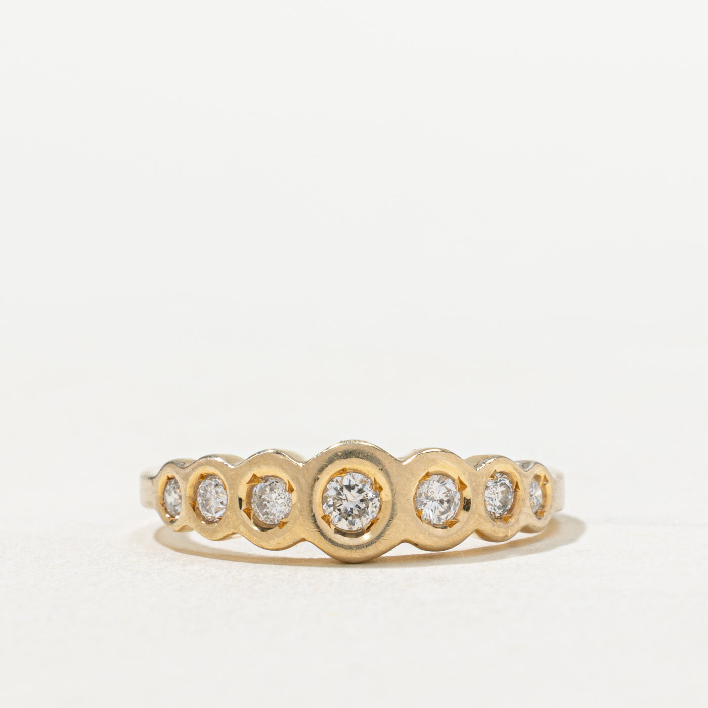 Bague sertie de plusieurs diamants | 0,23 ct au total | Taille 6
