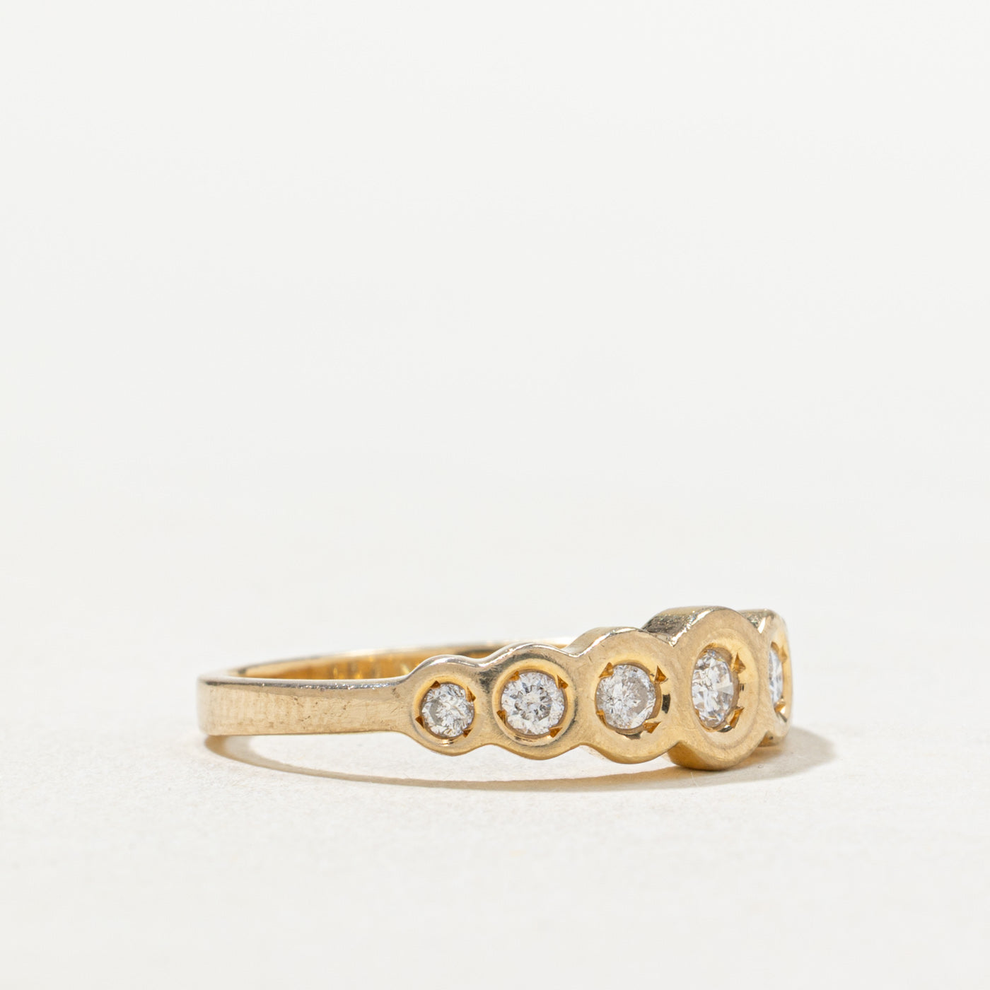 Bague sertie de plusieurs diamants | 0,23 ct au total | Taille 6