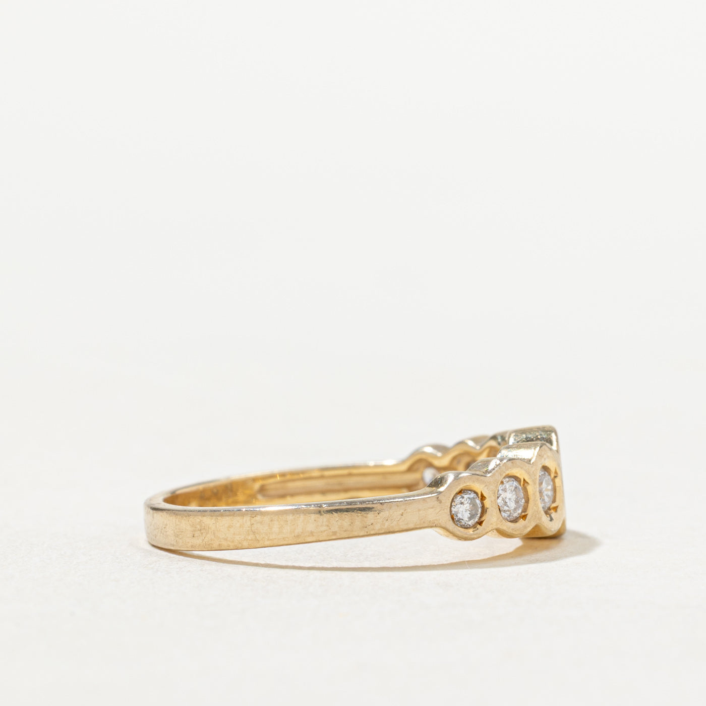 Bague sertie de plusieurs diamants | 0,23 ct au total | Taille 6