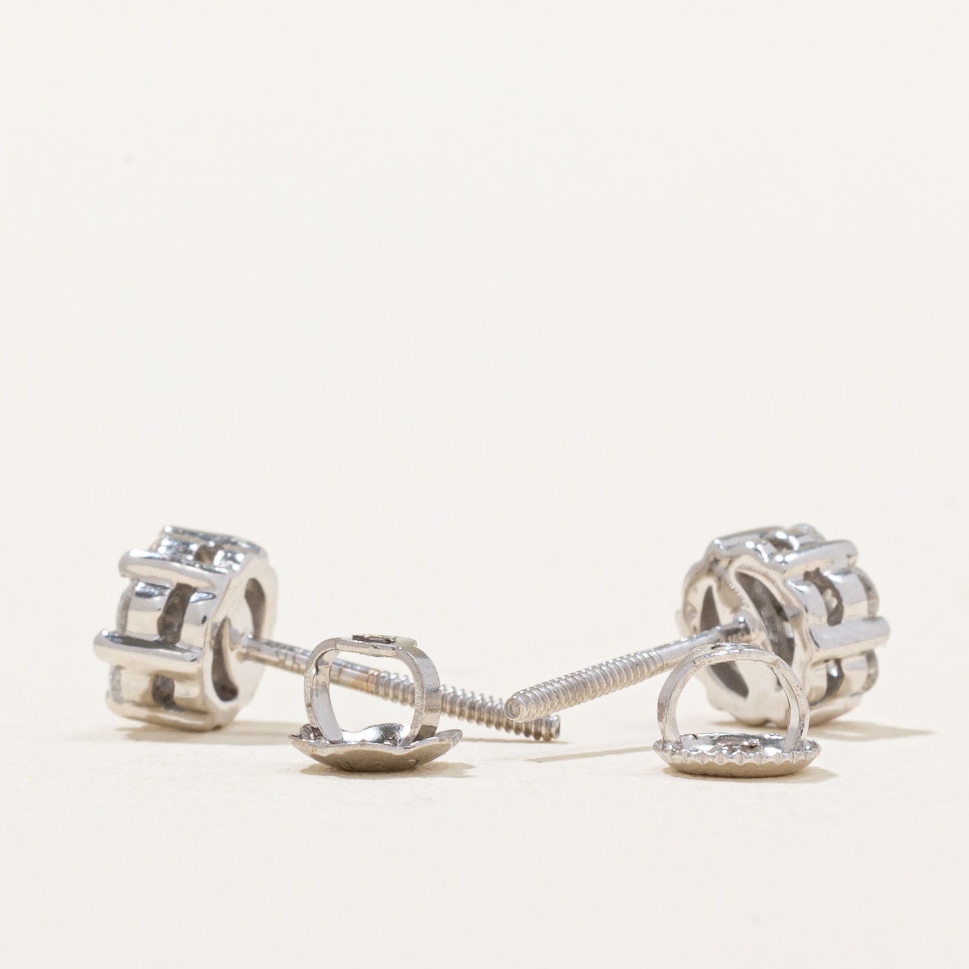 Boucles d'oreilles puces serties de diamants | 0,33 ct |