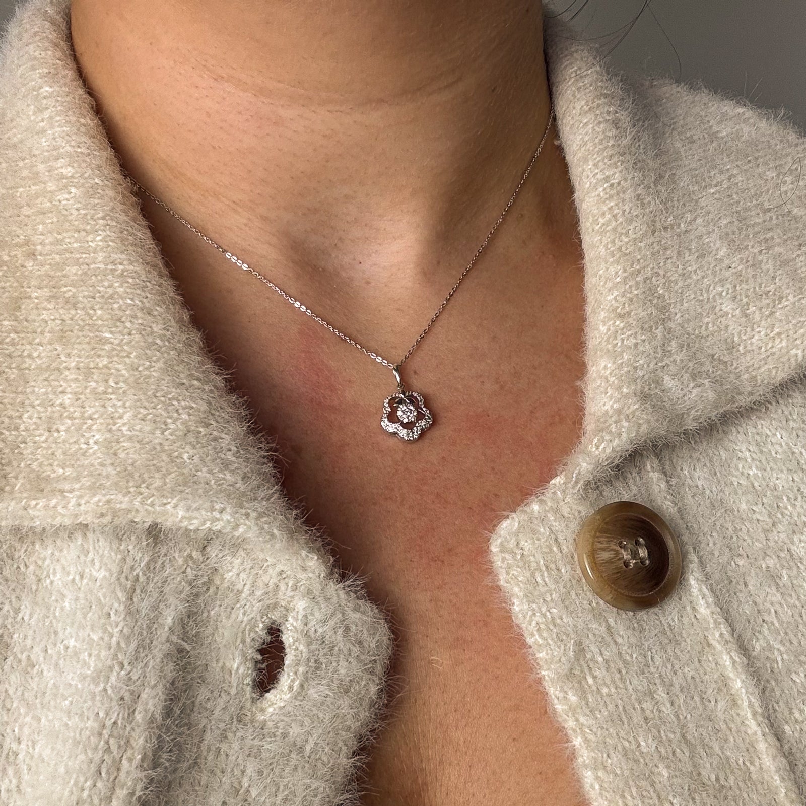 Diamond Flower Necklace | 0.14ctw | 16.5" |