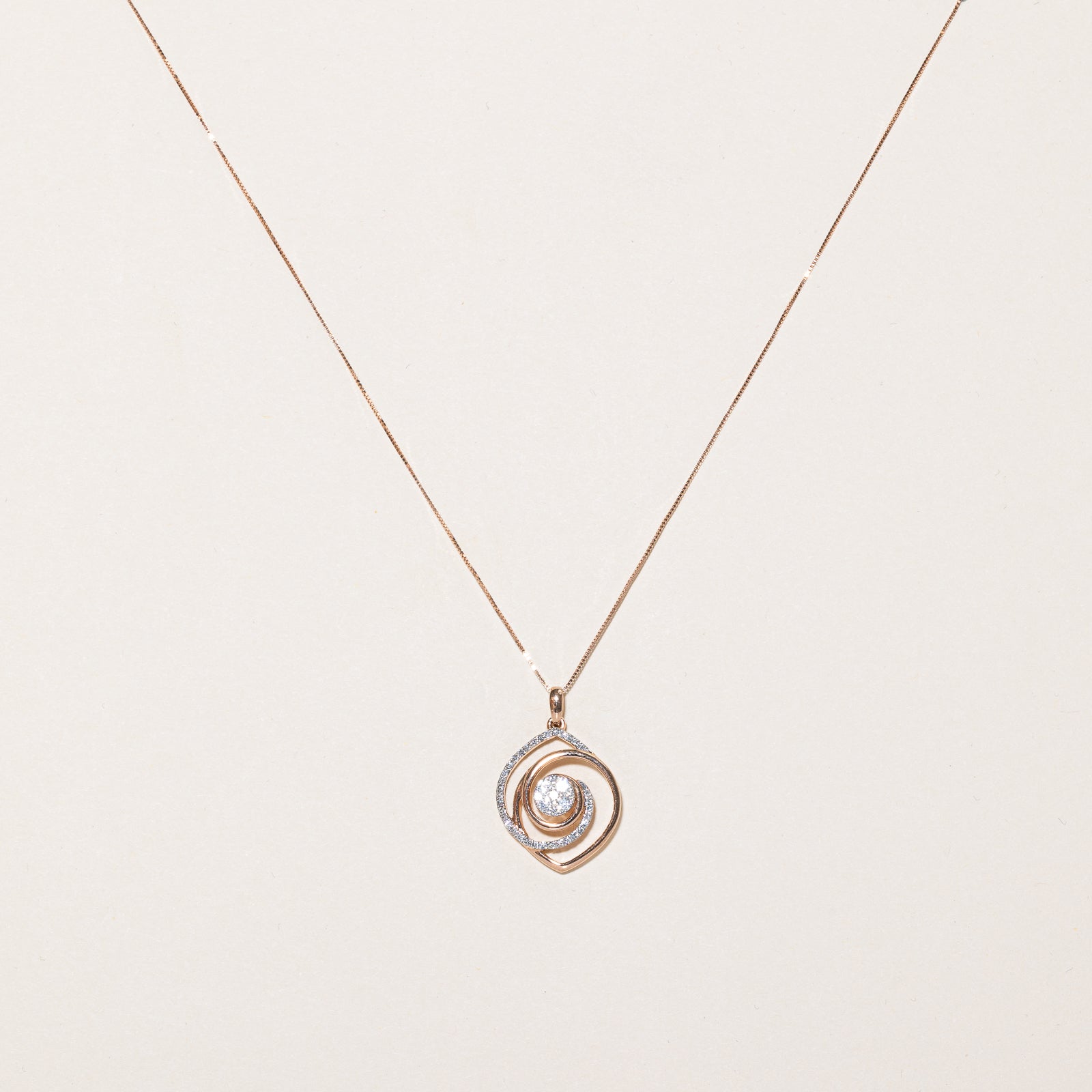 Pendentif et collier en diamants | 0,37 ct | 45,7 cm |