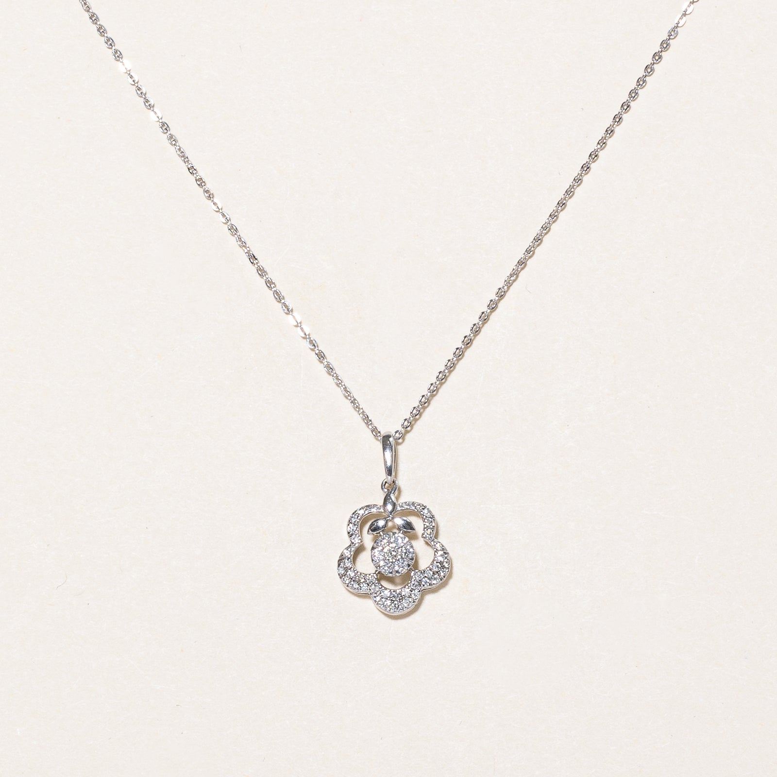 Diamond Flower Necklace | 0.14ctw | 16.5" |