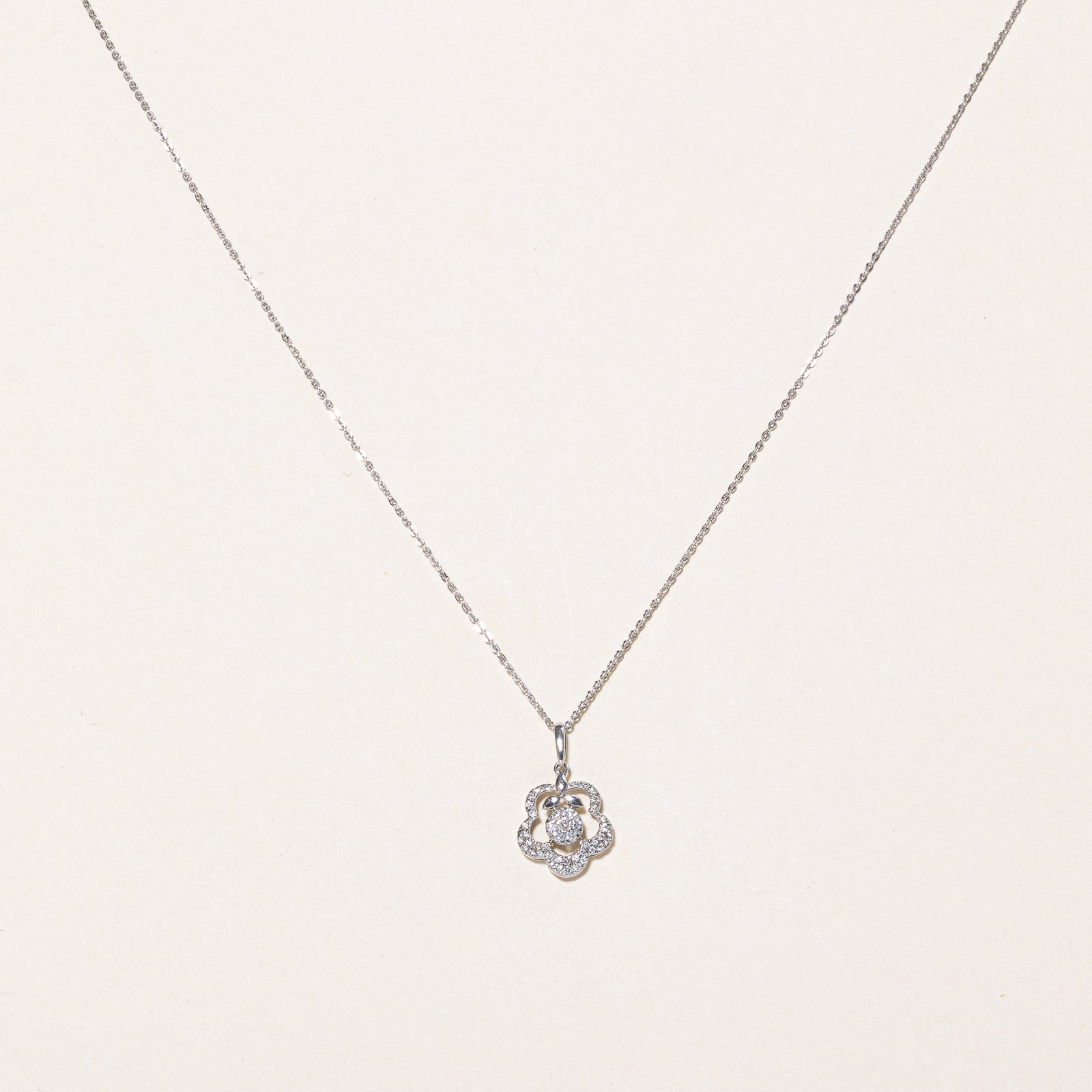Diamond Flower Necklace | 0.14ctw | 16.5" |