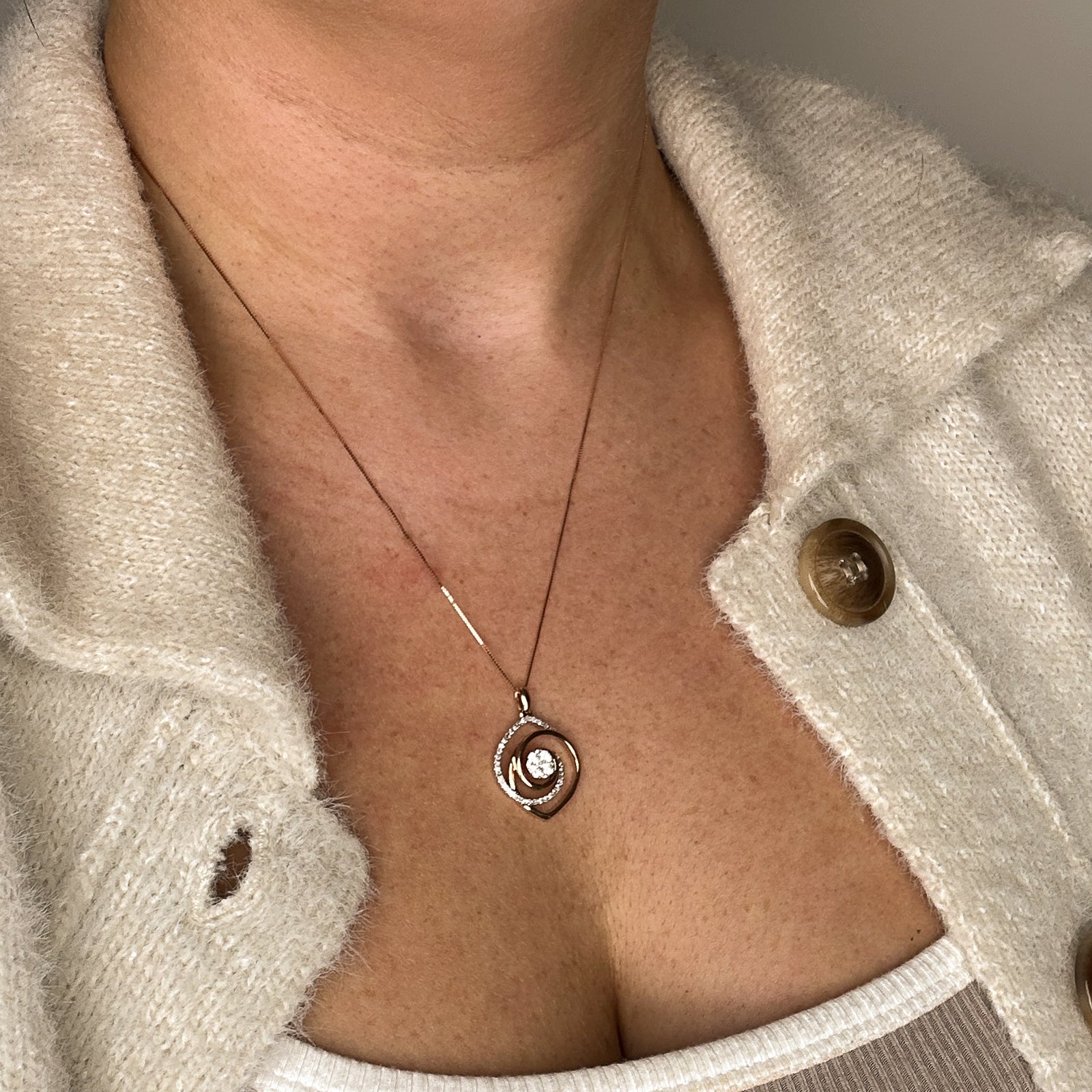 Pendentif et collier en diamants | 0,37 ct | 45,7 cm |