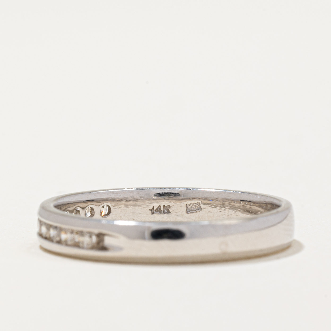 Alliance semi-éternité sertie de diamants en canal | 0,22 ct | Taille 8,25 |