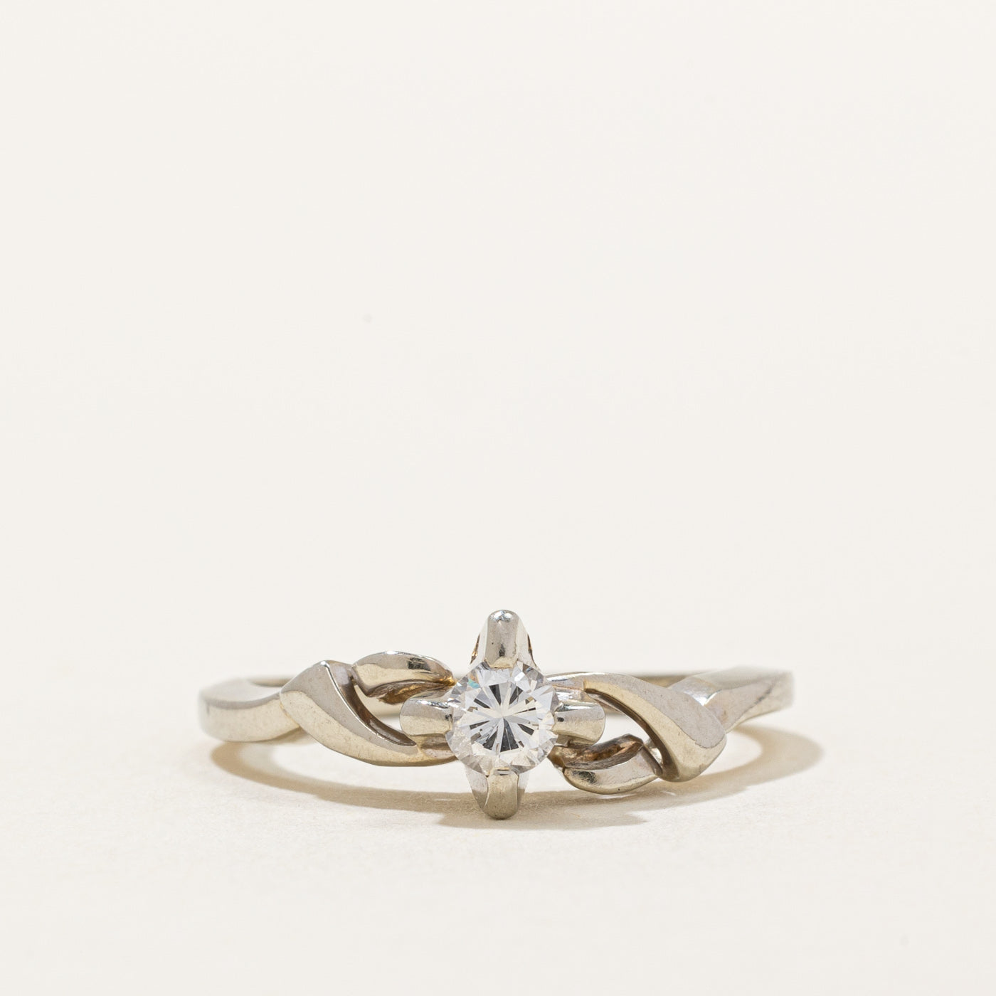 Bague solitaire en diamant croisée | 0,18 ct | Taille 5,75 |