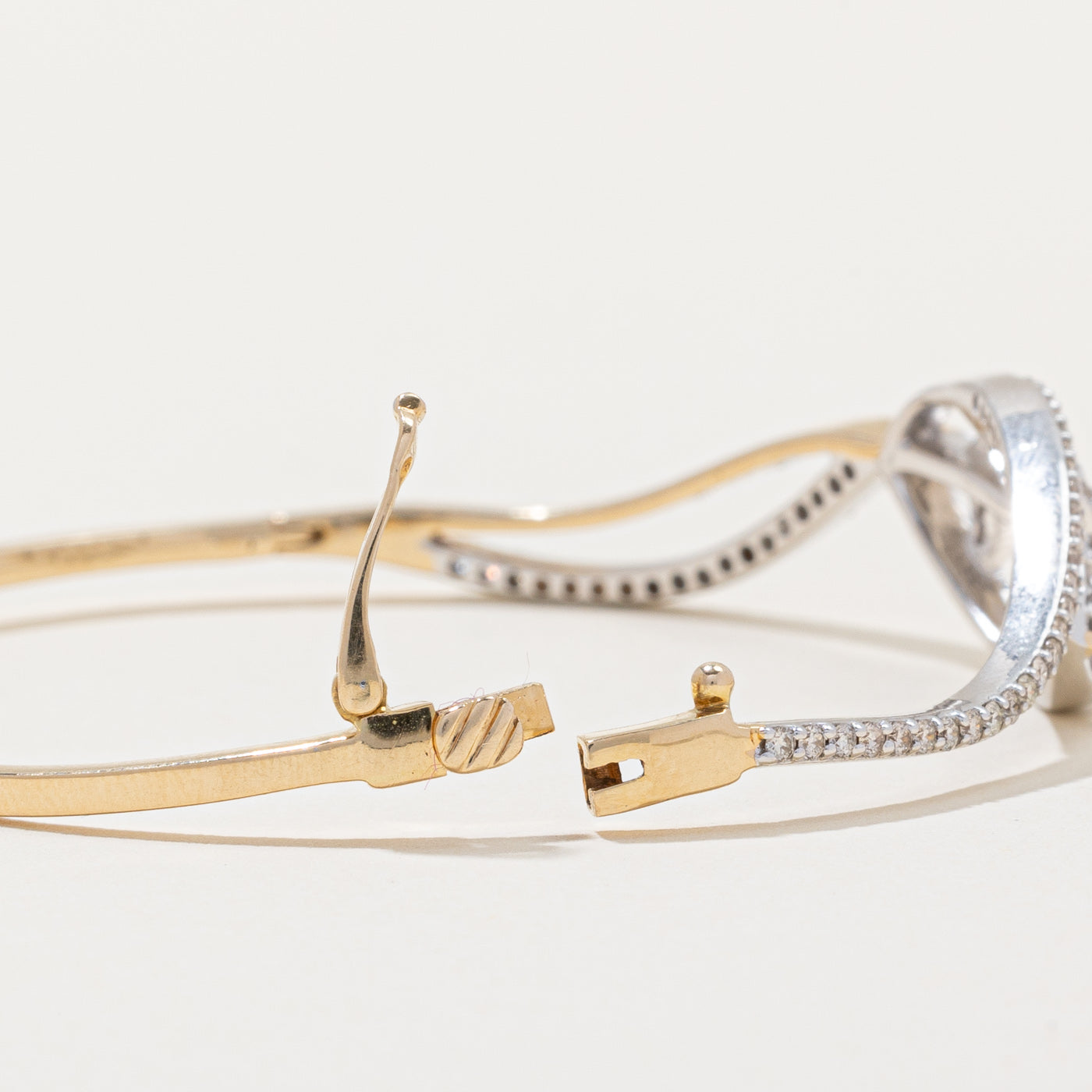 Diamond Leaf Bangle | 0.75ctw | 6" |