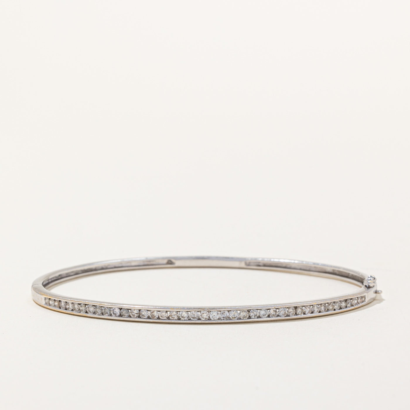 Bracelet jonc serti de diamants en canal | 0,70 ct | 8" |