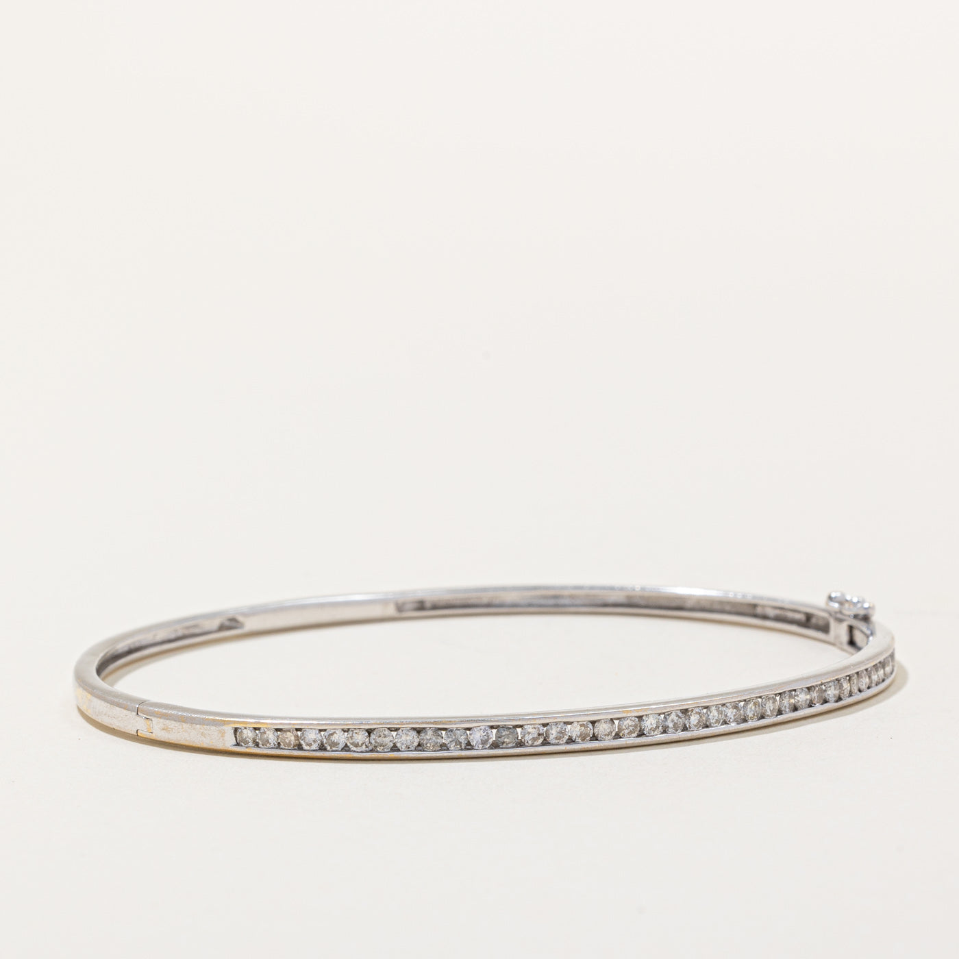 Bracelet jonc serti de diamants en canal | 0,70 ct | 8" |