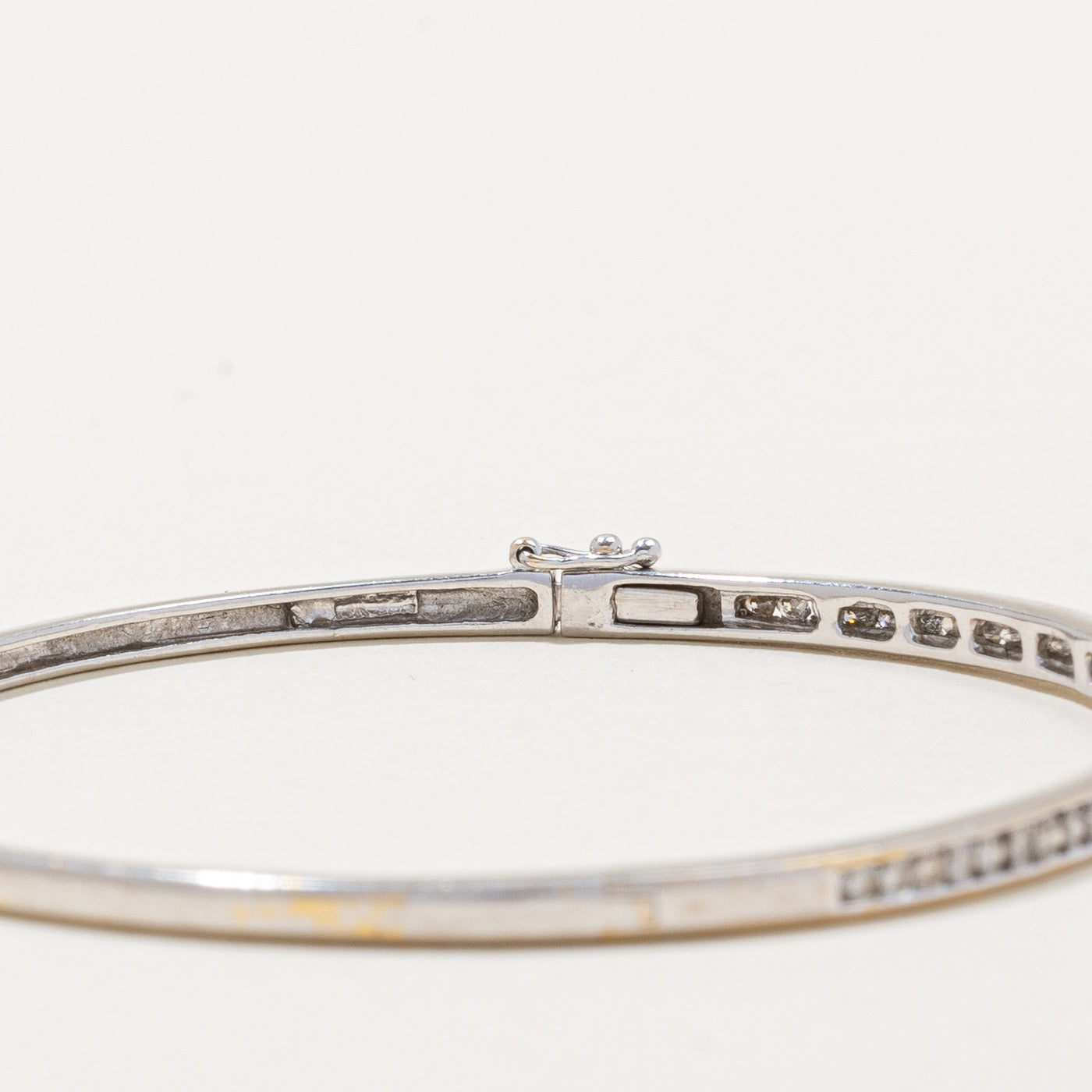 Bracelet jonc serti de diamants en canal | 0,70 ct | 8" |