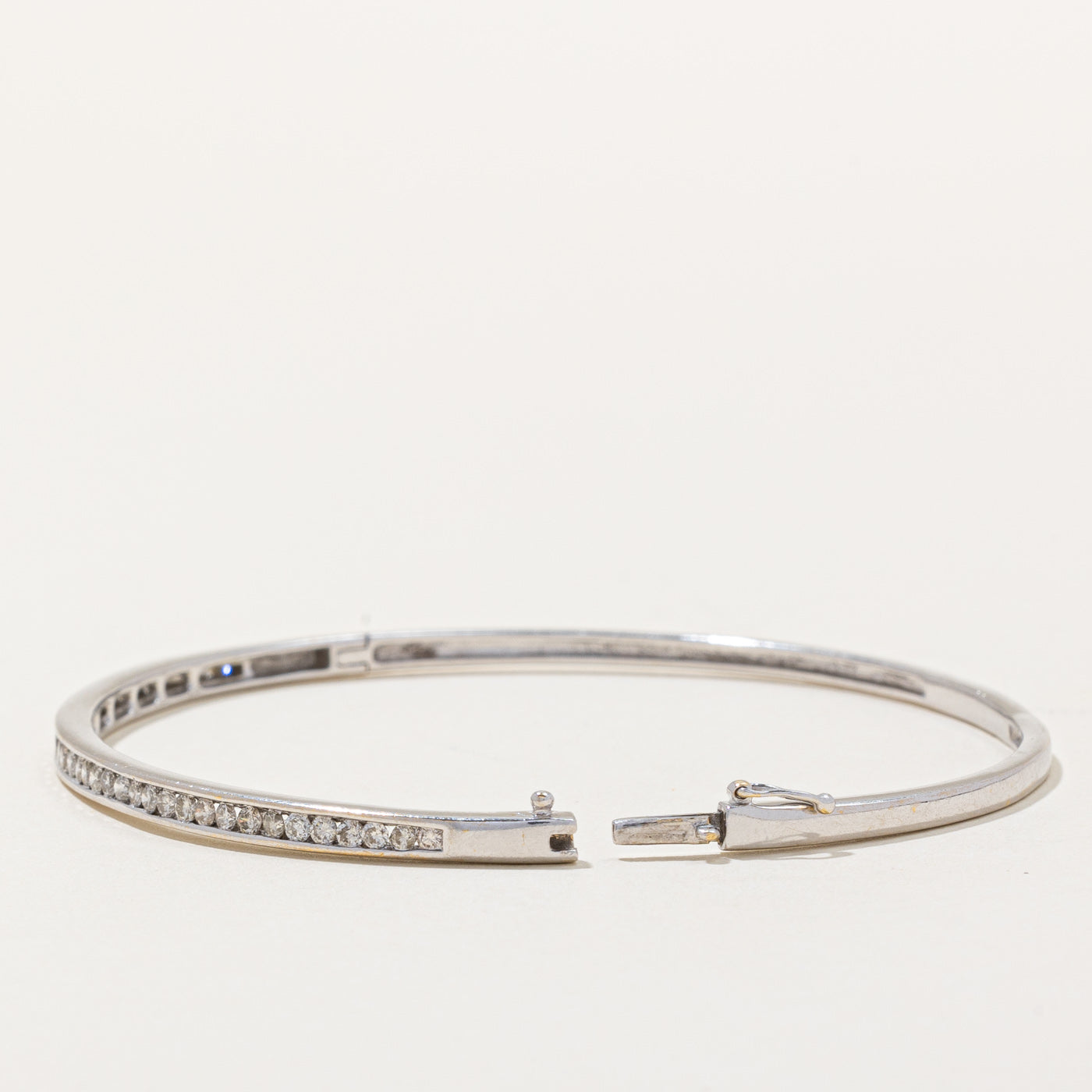 Bracelet jonc serti de diamants en canal | 0,70 ct | 8" |