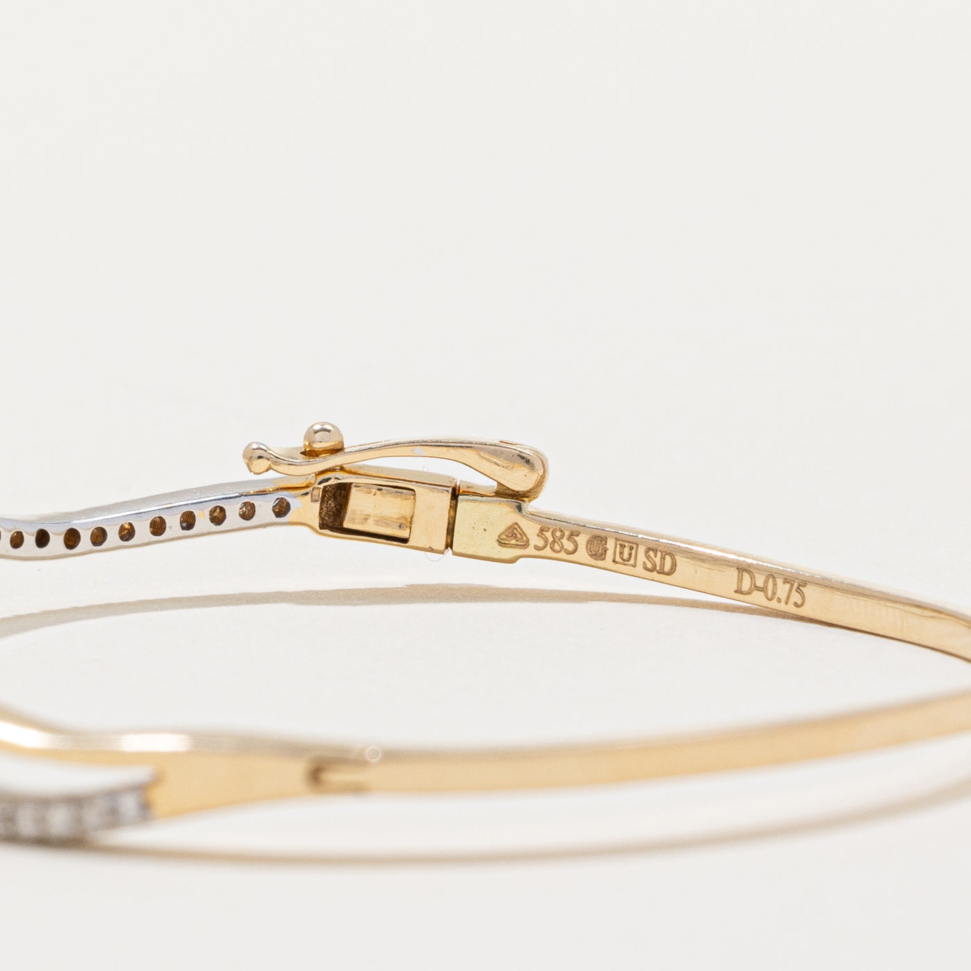 Diamond Leaf Bangle | 0.75ctw | 6" |