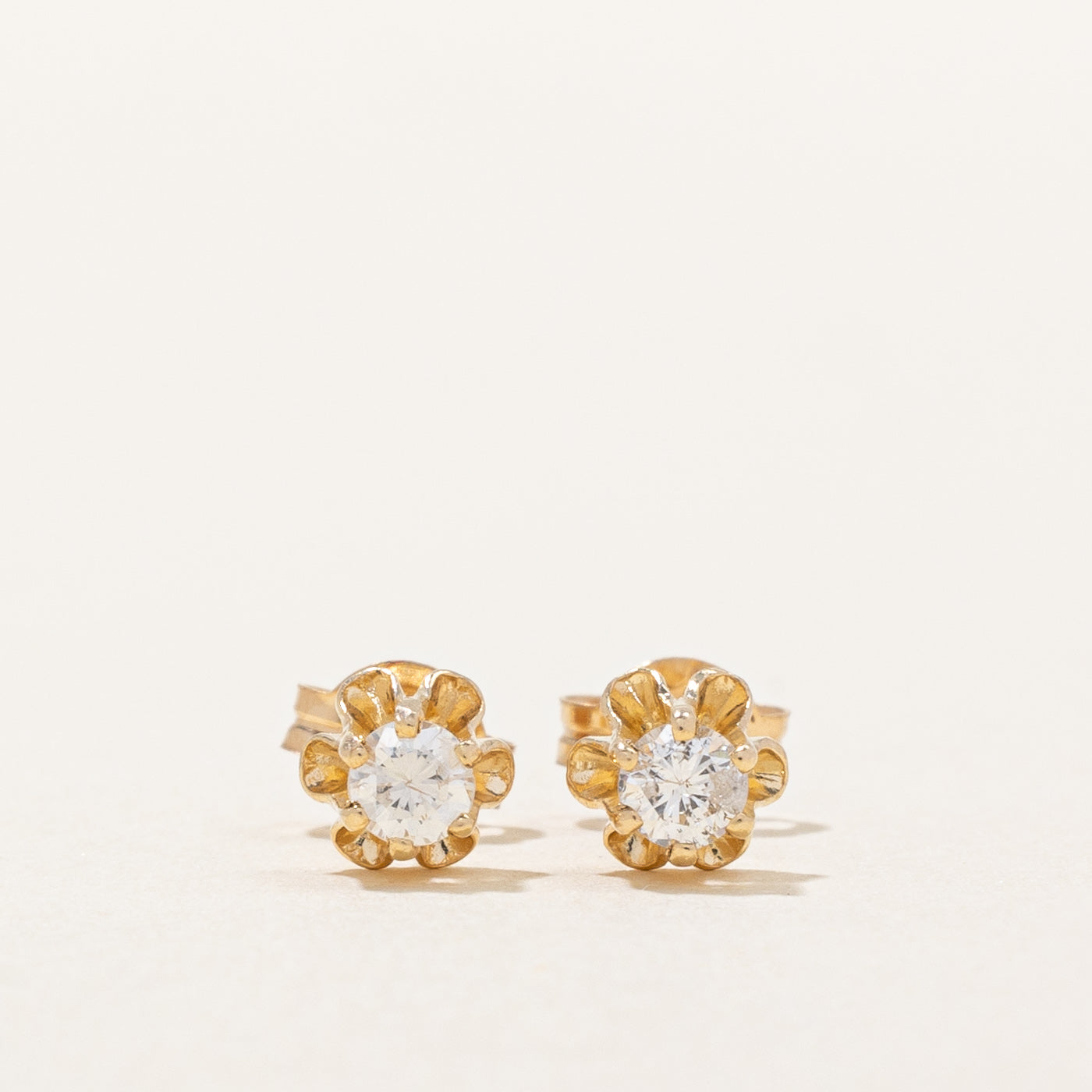 Boucles d'oreilles puces en diamant serties Belcher | 0,16 ct au total |