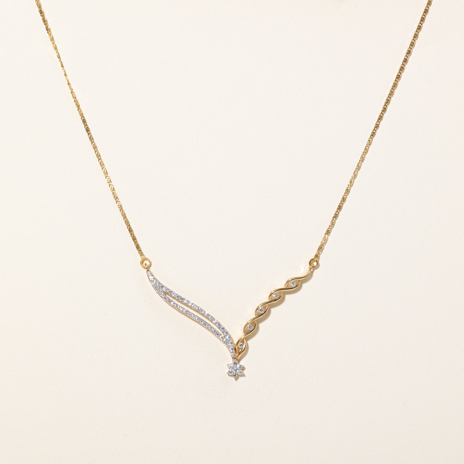 Diamond V Pendant Necklace | 0.28ctw | 18.5" |
