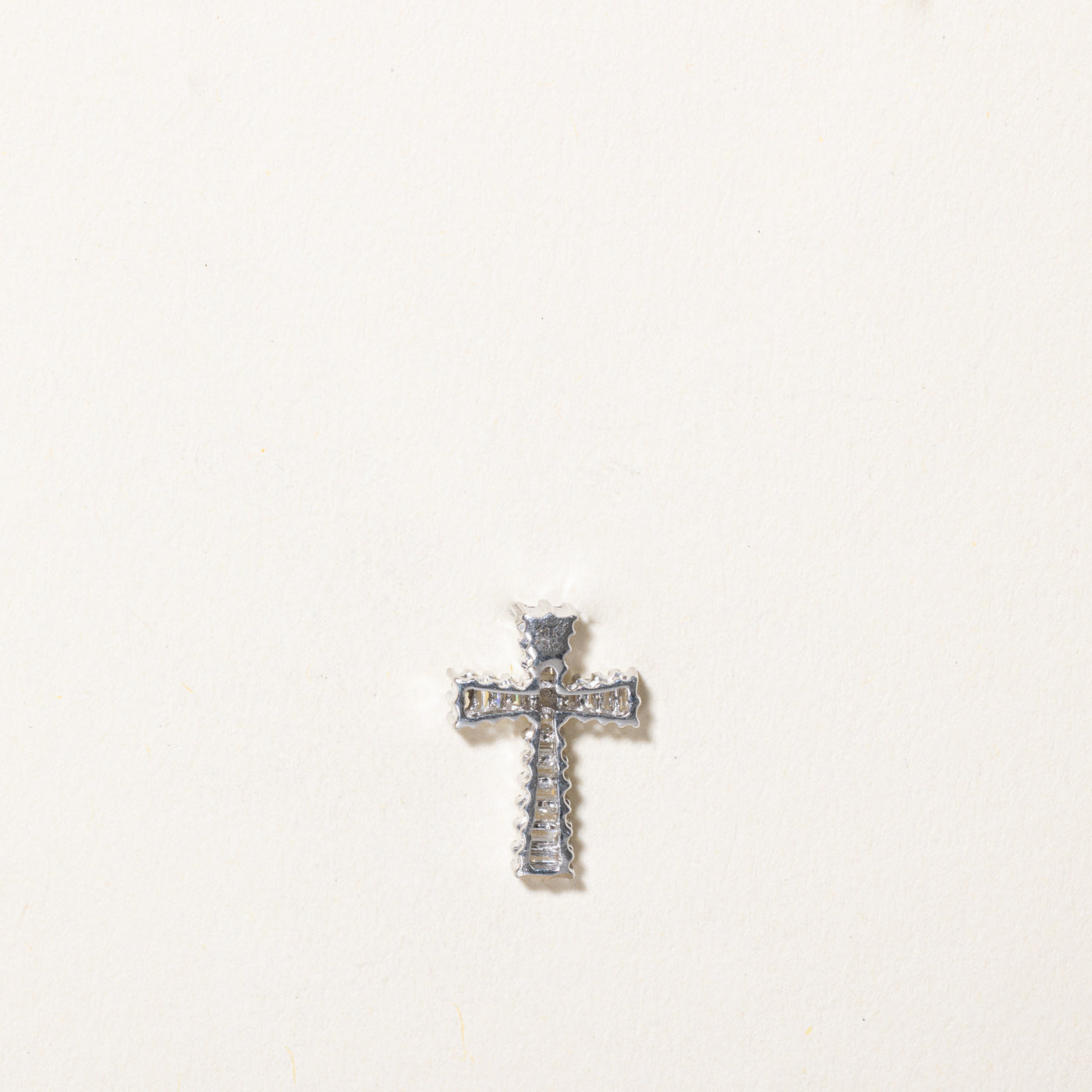 Pendentif croix en diamants | 0,30 ct |