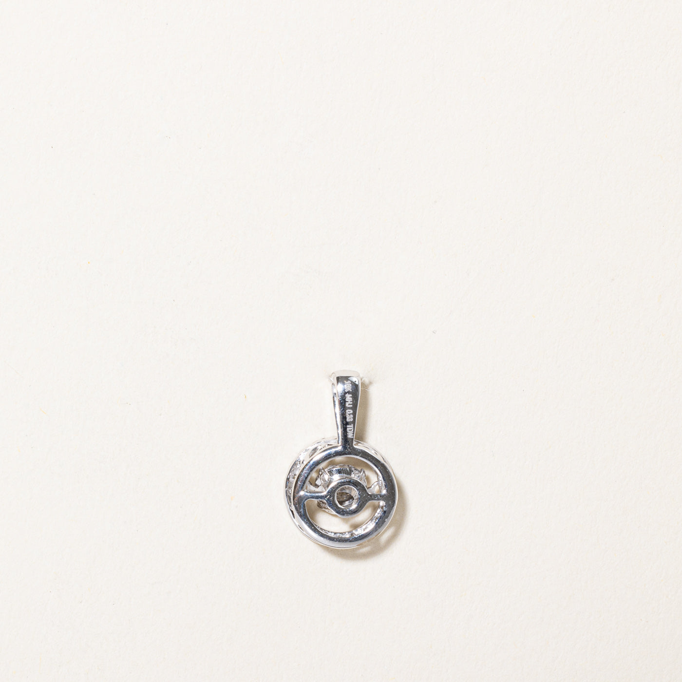 Pendentif halo ouvert en diamants | 0,33 ct |