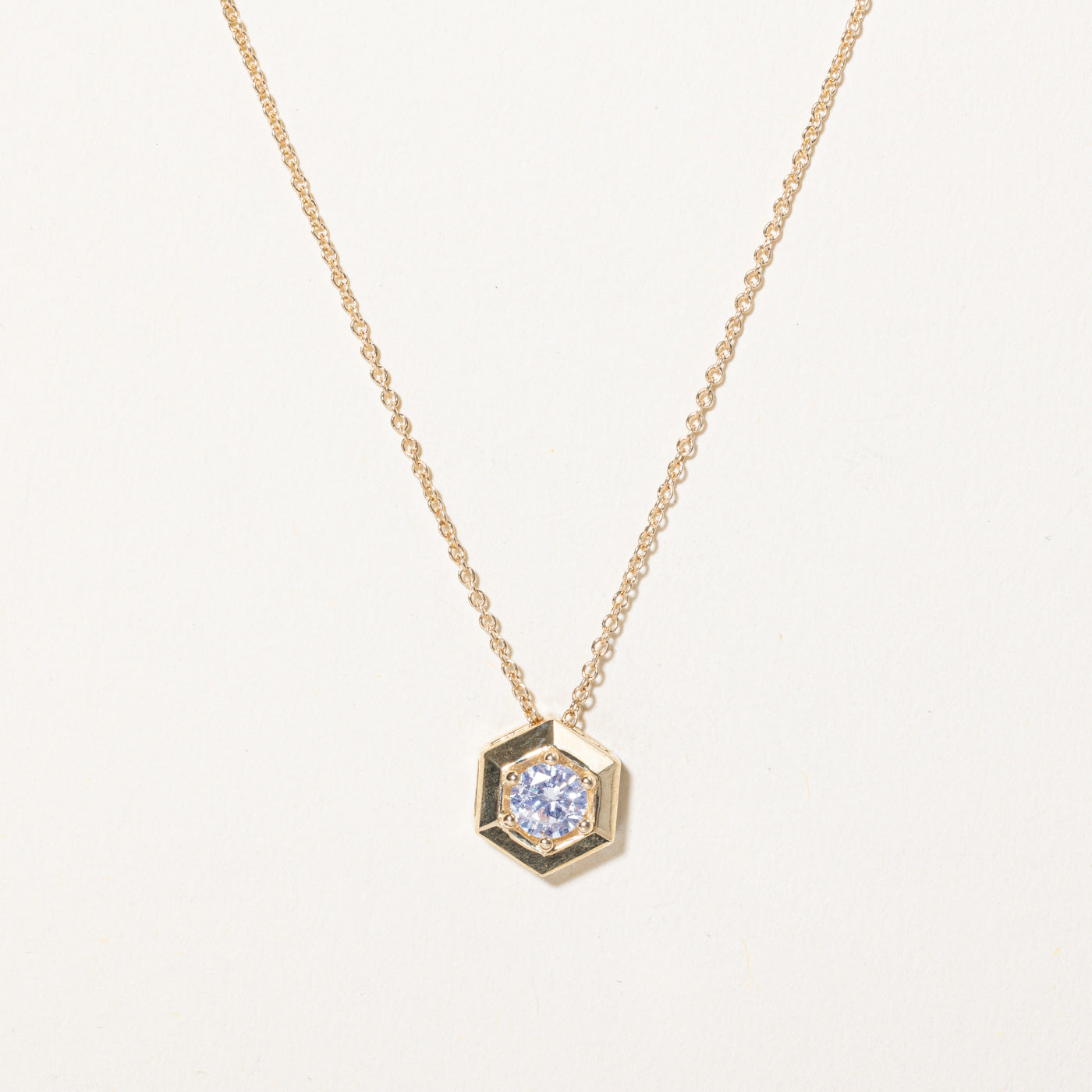 Collier pendentif « 100 façons » avec diamant hexagonal serti clos certifié GIA | 0,40 ct | 45,7 cm |