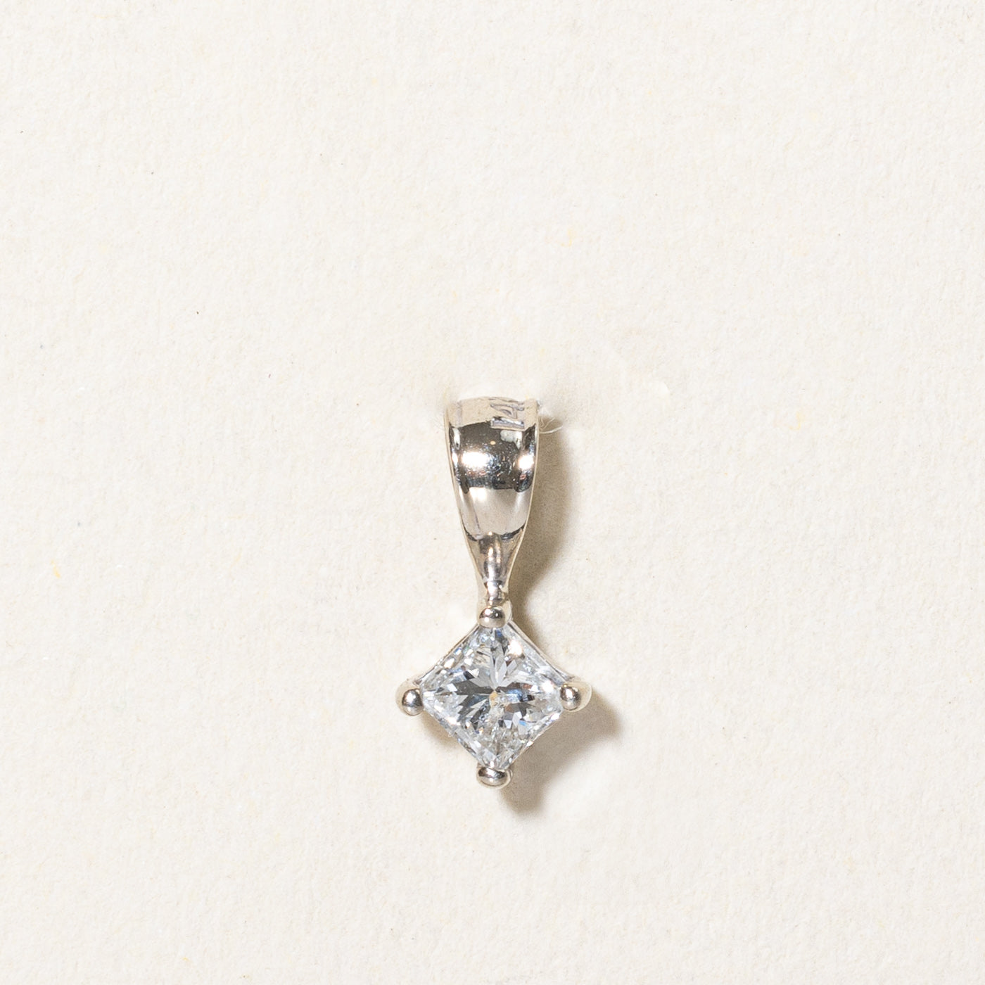 Pendentif solitaire en diamant taille princesse | 0,25 ct |