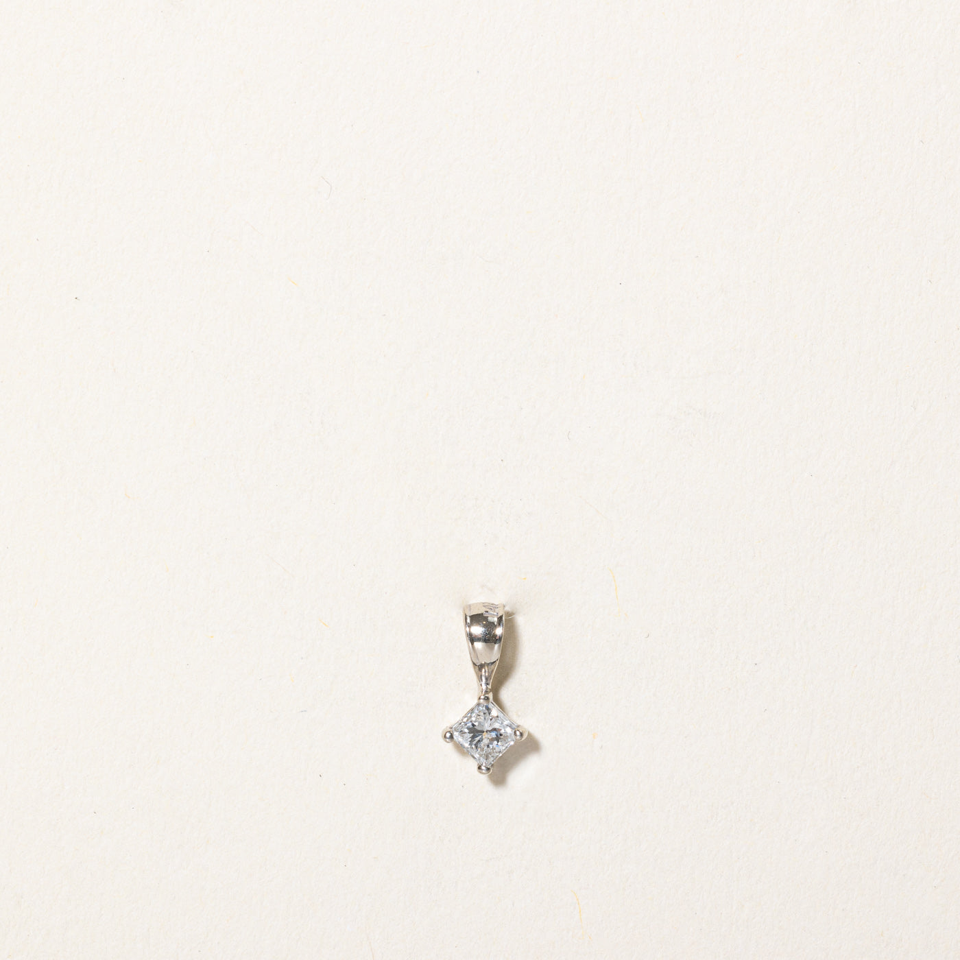 Pendentif solitaire en diamant taille princesse | 0,25 ct |