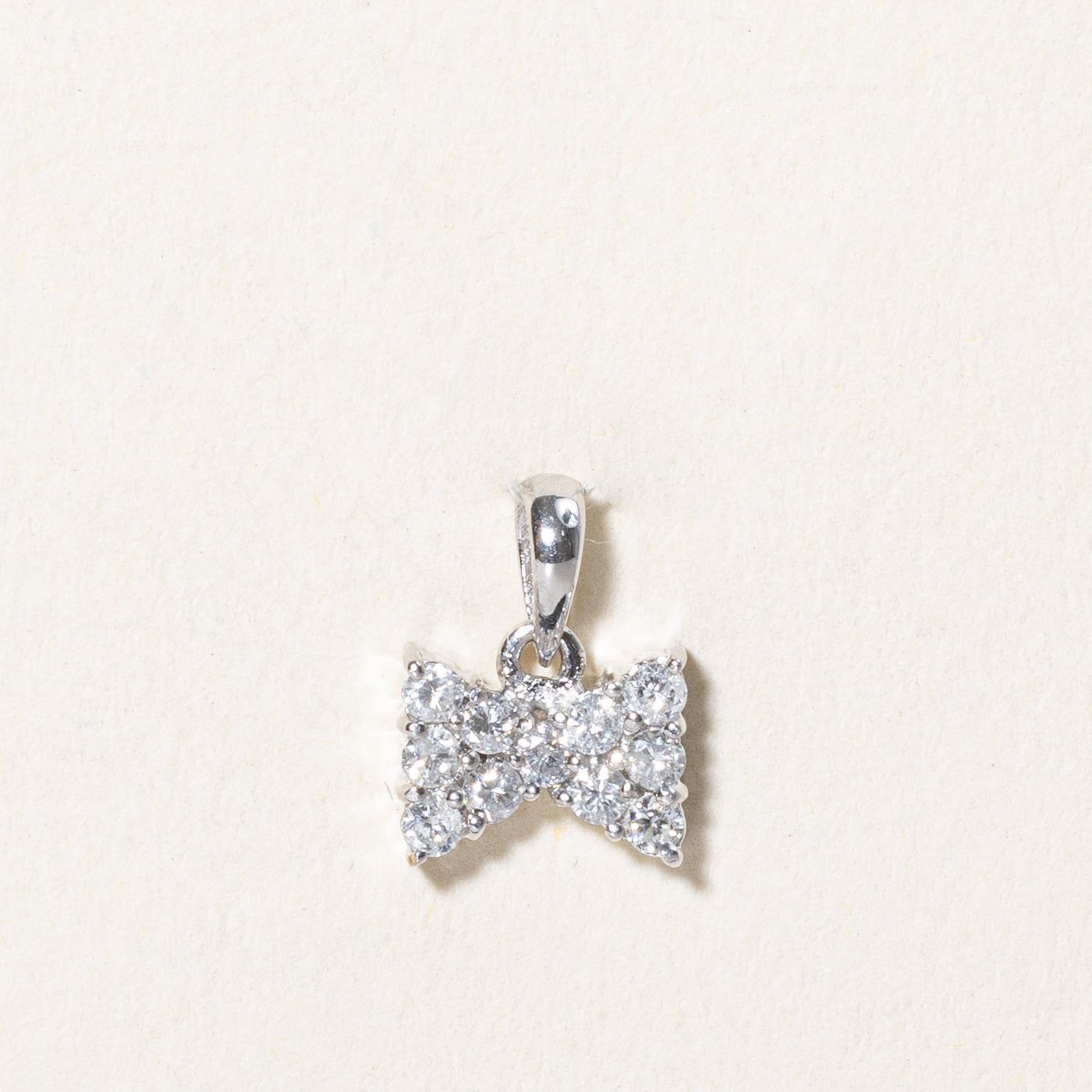 Pendentif nœud papillon en diamant | 0,15 ct |