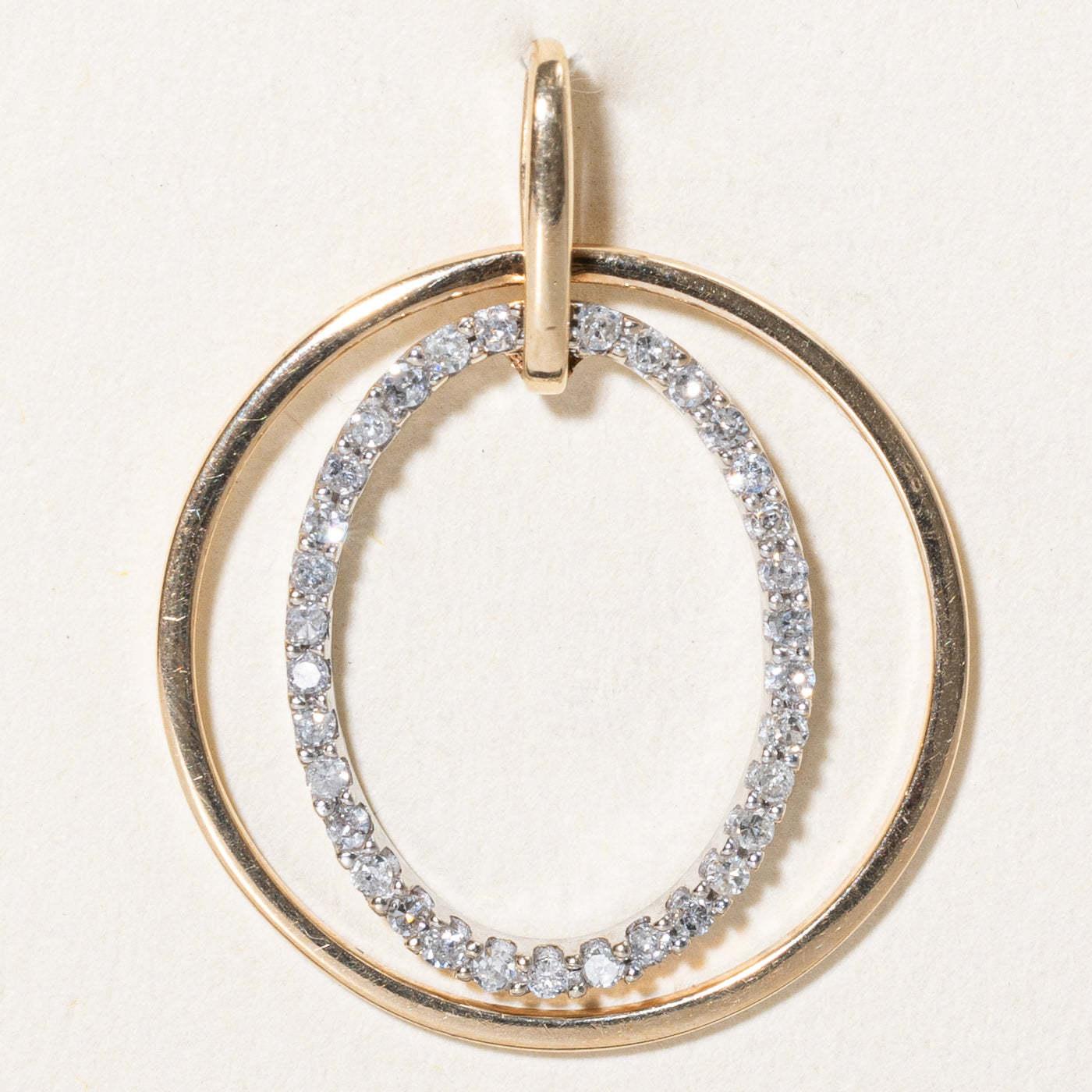 Pendentif ovale diamant serti pavé | 0,24 ct |