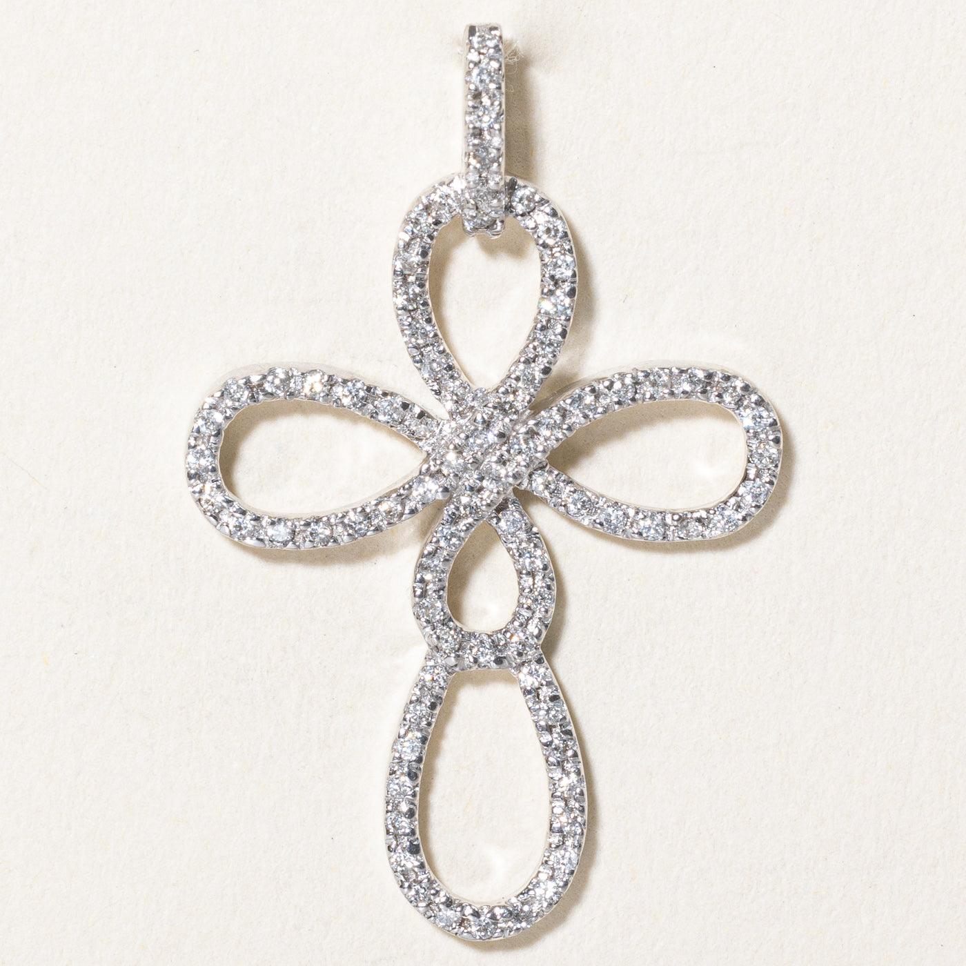 Pendentif croix en diamants | 0,29 ct |