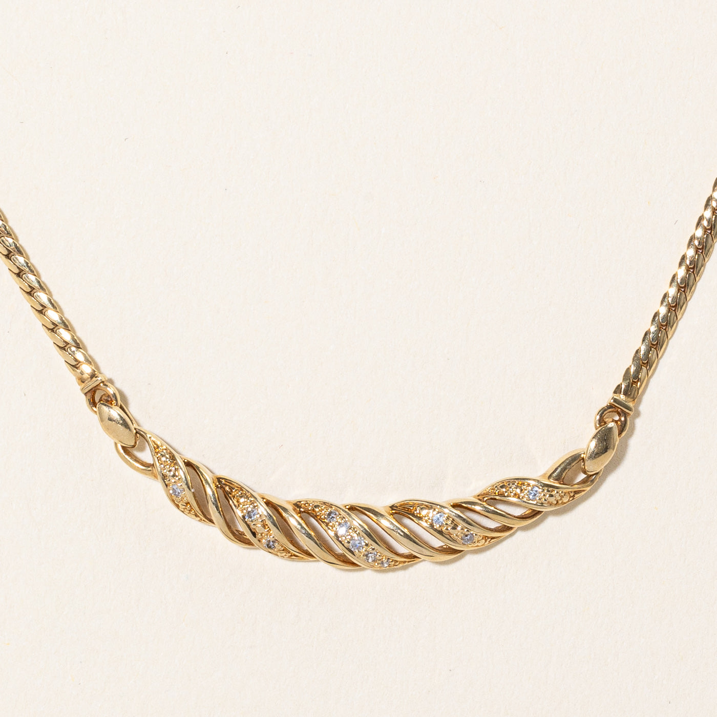Diamond Twisted Scoop Pendant Necklace | 0.08ctw | 16" |