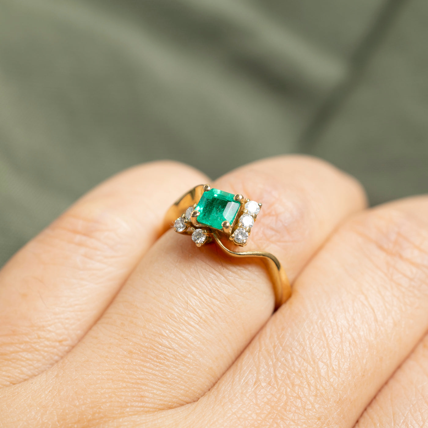 18k Emerald & Diamond Wavy Cocktail Ring | 0.67ct, 0.16ctw | SZ 5.5