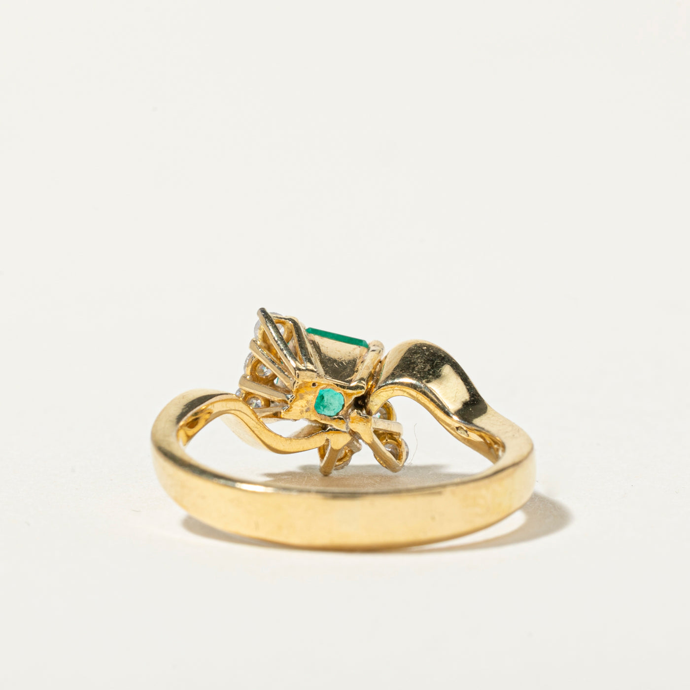 18k Emerald & Diamond Wavy Cocktail Ring | 0.67ct, 0.16ctw | SZ 5.5