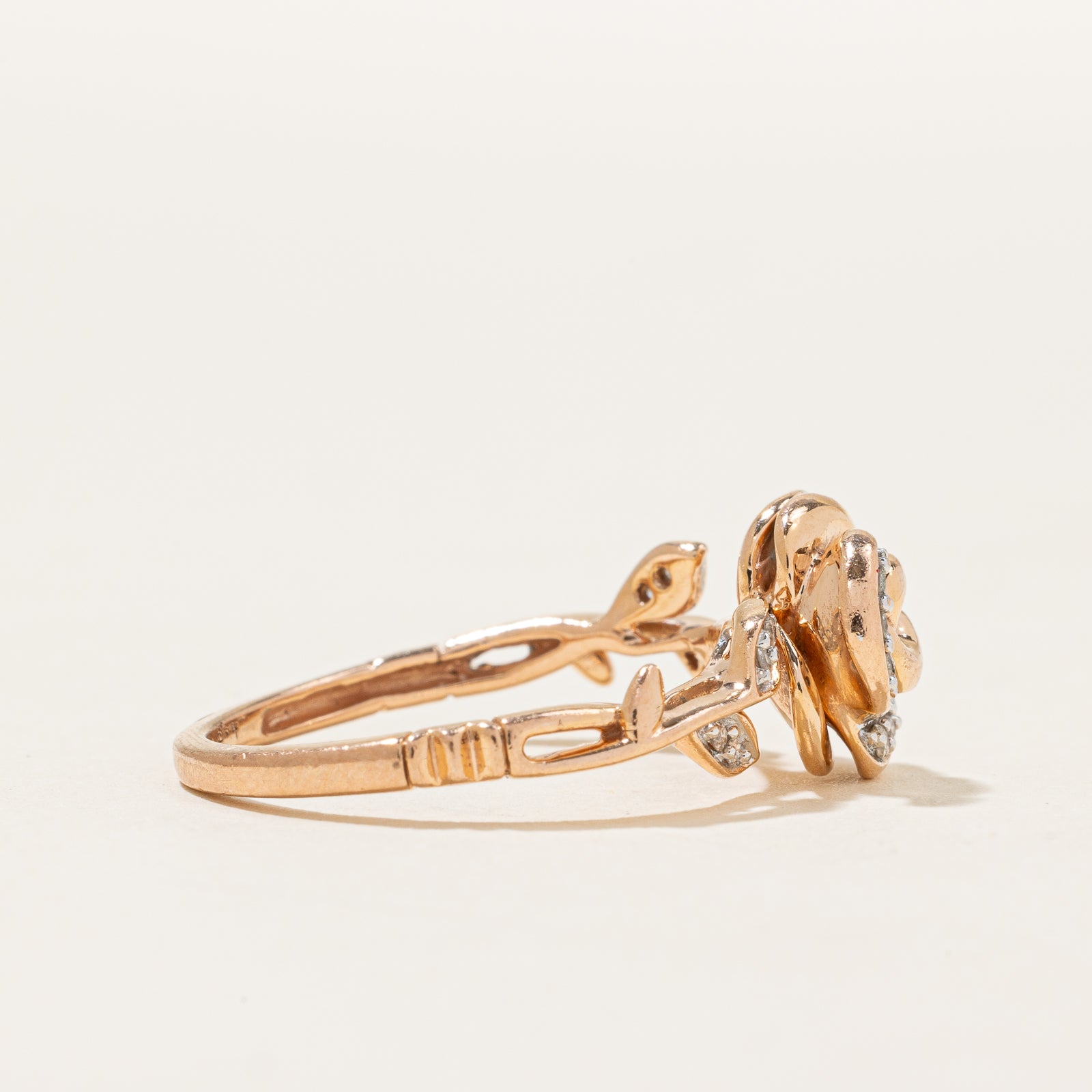 Bague en diamant motif rose « Disney » | 0,09 ct | Taille 6,75 |