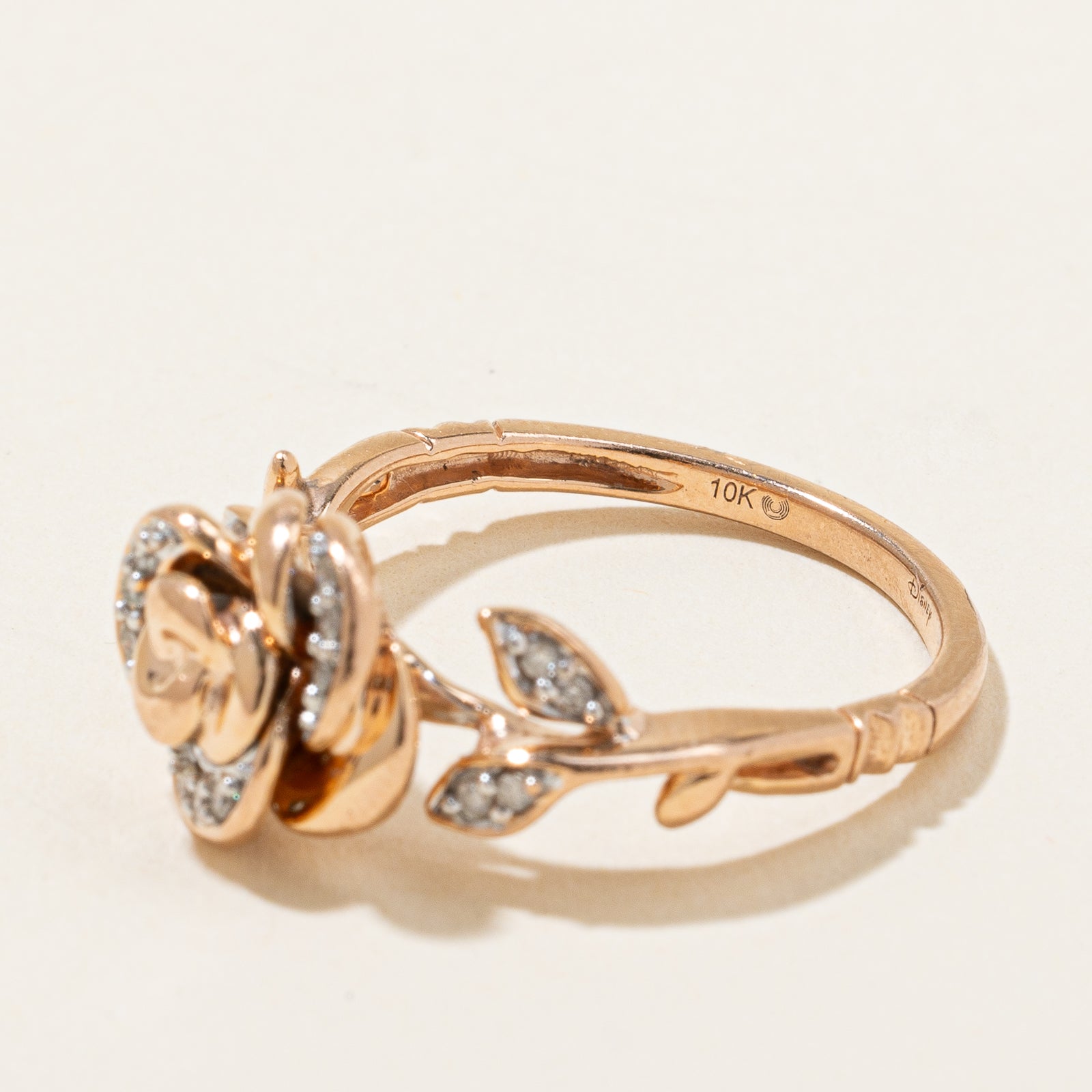 Bague en diamant motif rose « Disney » | 0,09 ct | Taille 6,75 |