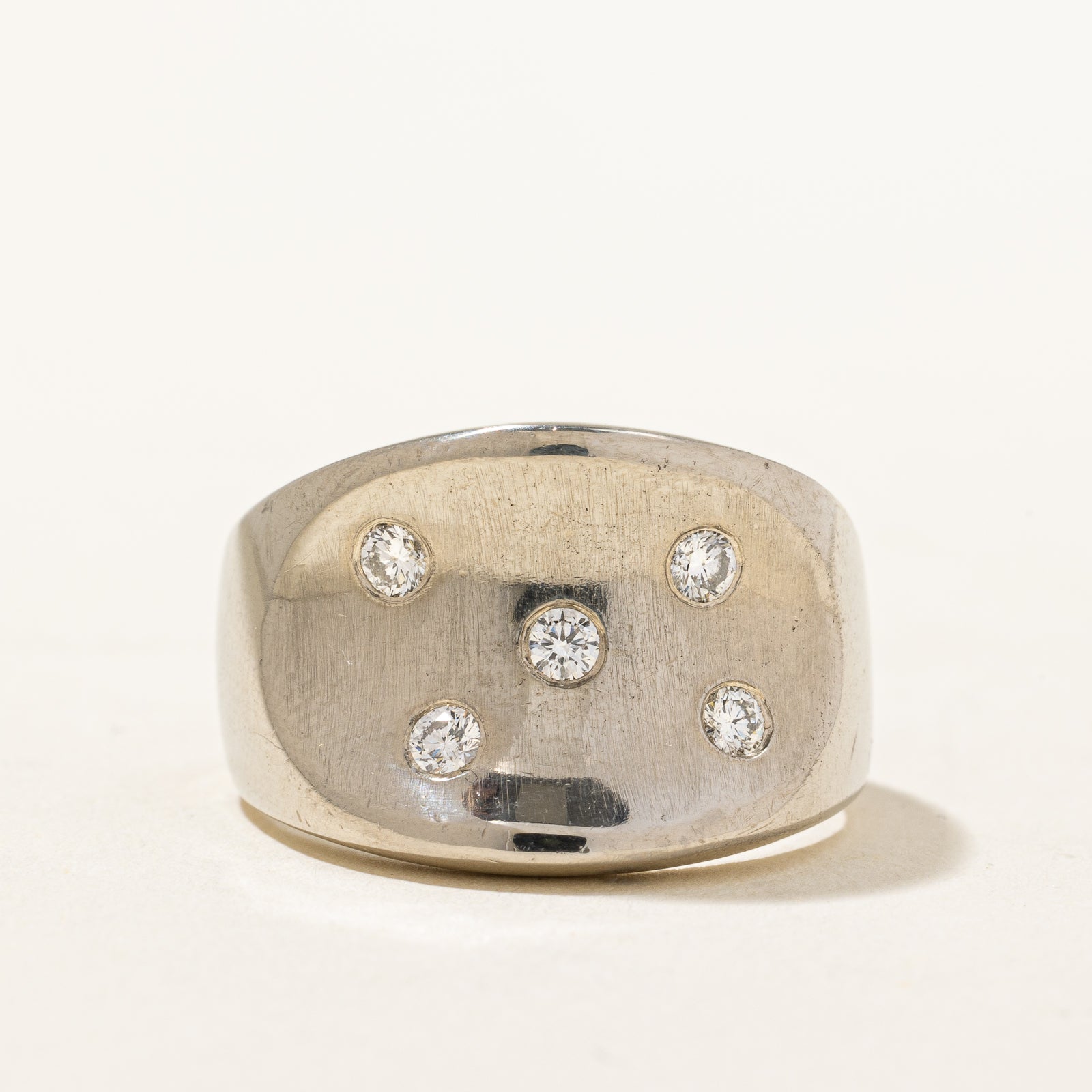 Flush Set Diamond Concave Ring | 0.22ctw | SZ 7 |