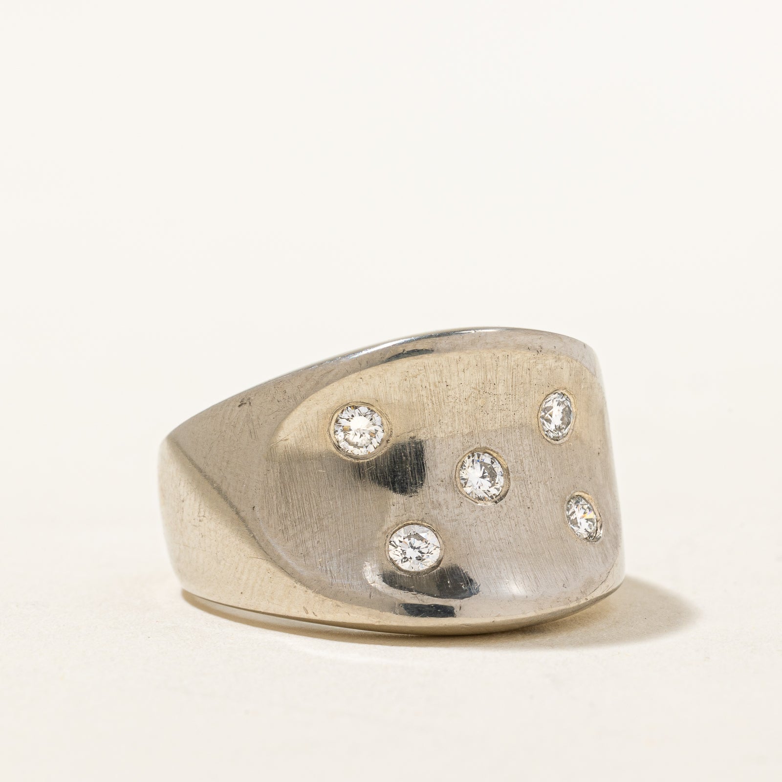 Flush Set Diamond Concave Ring | 0.22ctw | SZ 7 |