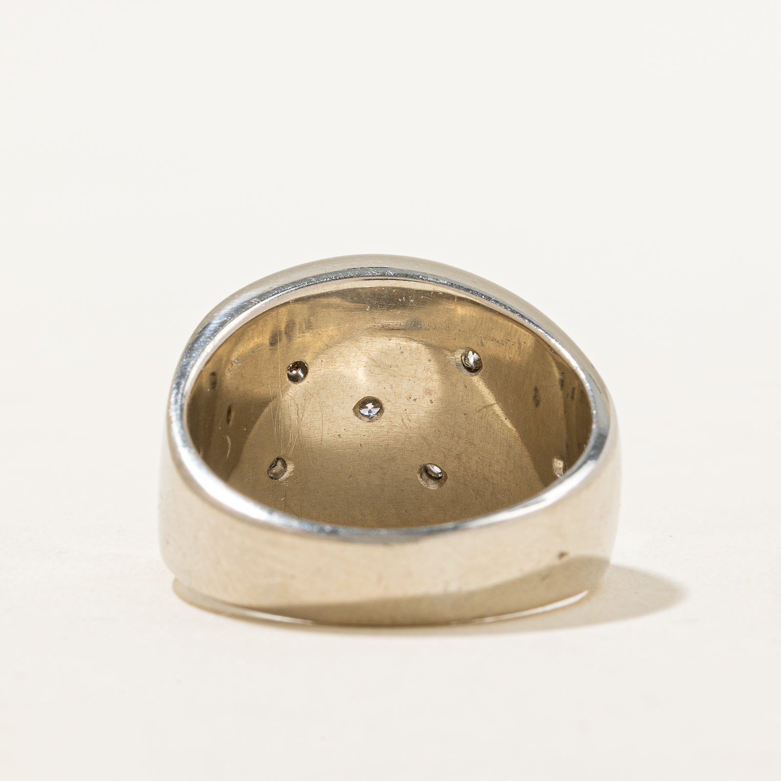 Flush Set Diamond Concave Ring | 0.22ctw | SZ 7 |