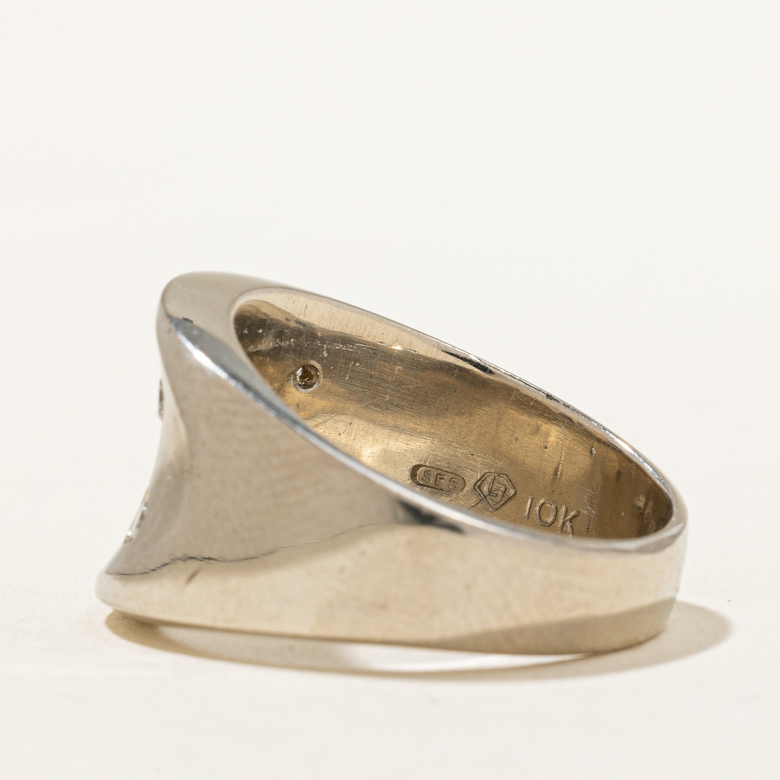 Flush Set Diamond Concave Ring | 0.22ctw | SZ 7 |