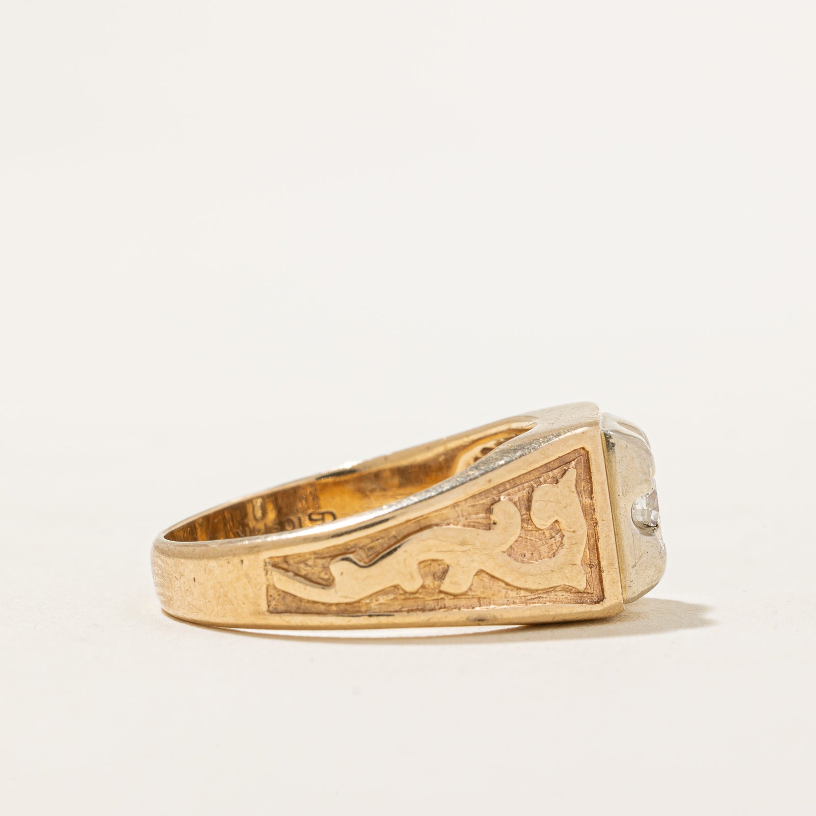 Illusion Set Diamond Embossed Ring | 0.16ct | SZ 8.25 |