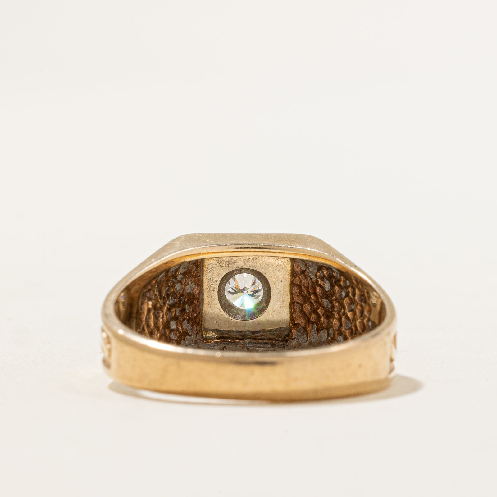 Illusion Set Diamond Embossed Ring | 0.16ct | SZ 8.25 |