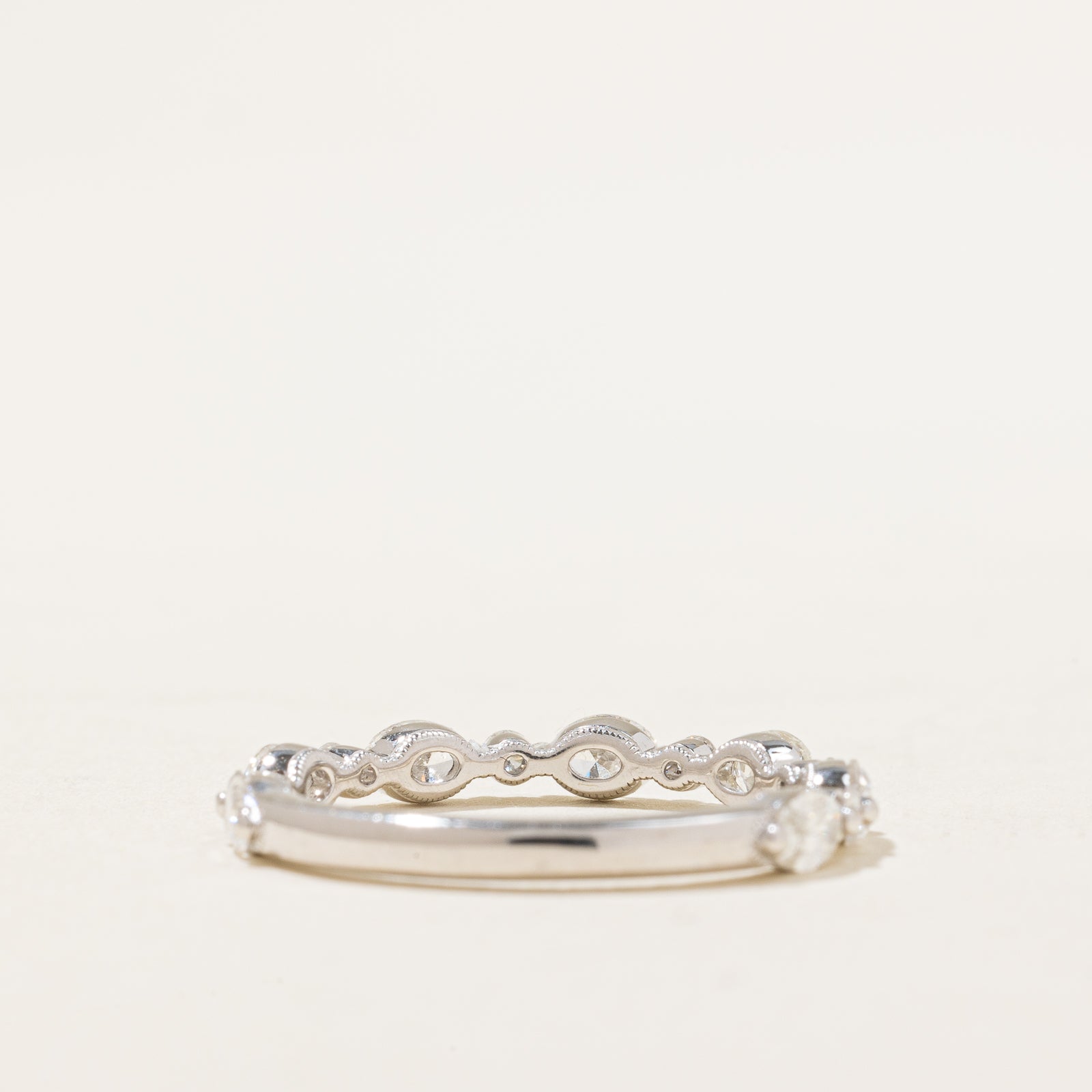 Alliance semi-éternité en diamants « Neil Lane » | 0,90 ct | Taille 6,5 |