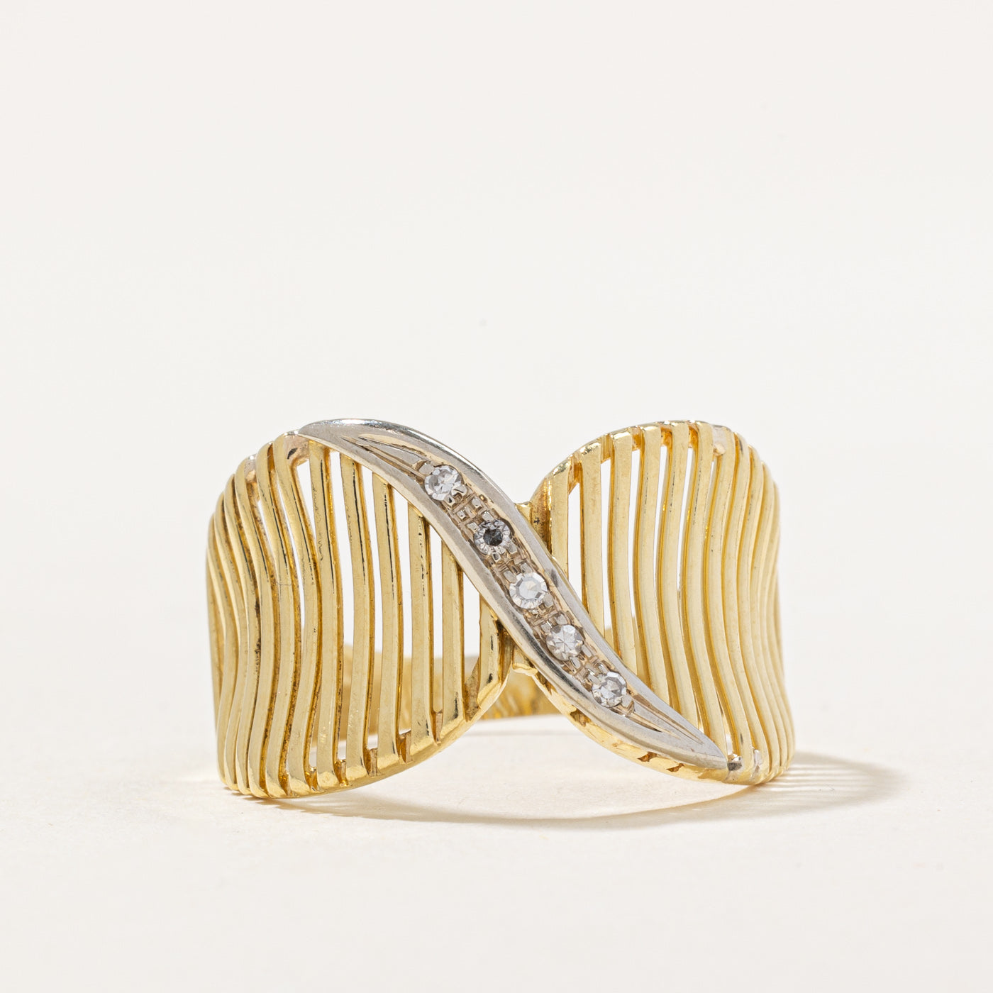 Diamond Wave Twist Ring | 0.05ctw | SZ 8.25 |