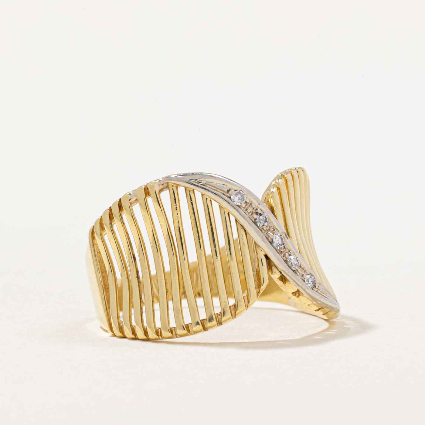 Diamond Wave Twist Ring | 0.05ctw | SZ 8.25 |