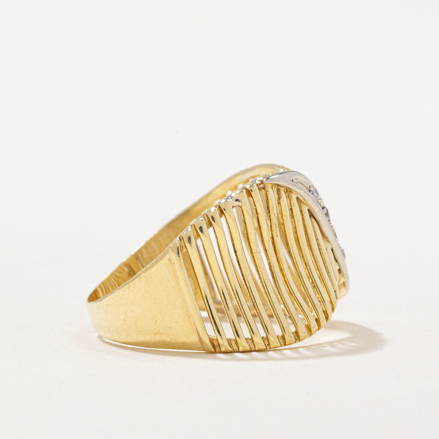 Diamond Wave Twist Ring | 0.05ctw | SZ 8.25 |