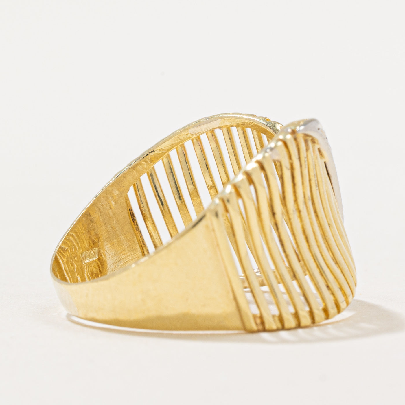 Diamond Wave Twist Ring | 0.05ctw | SZ 8.25 |