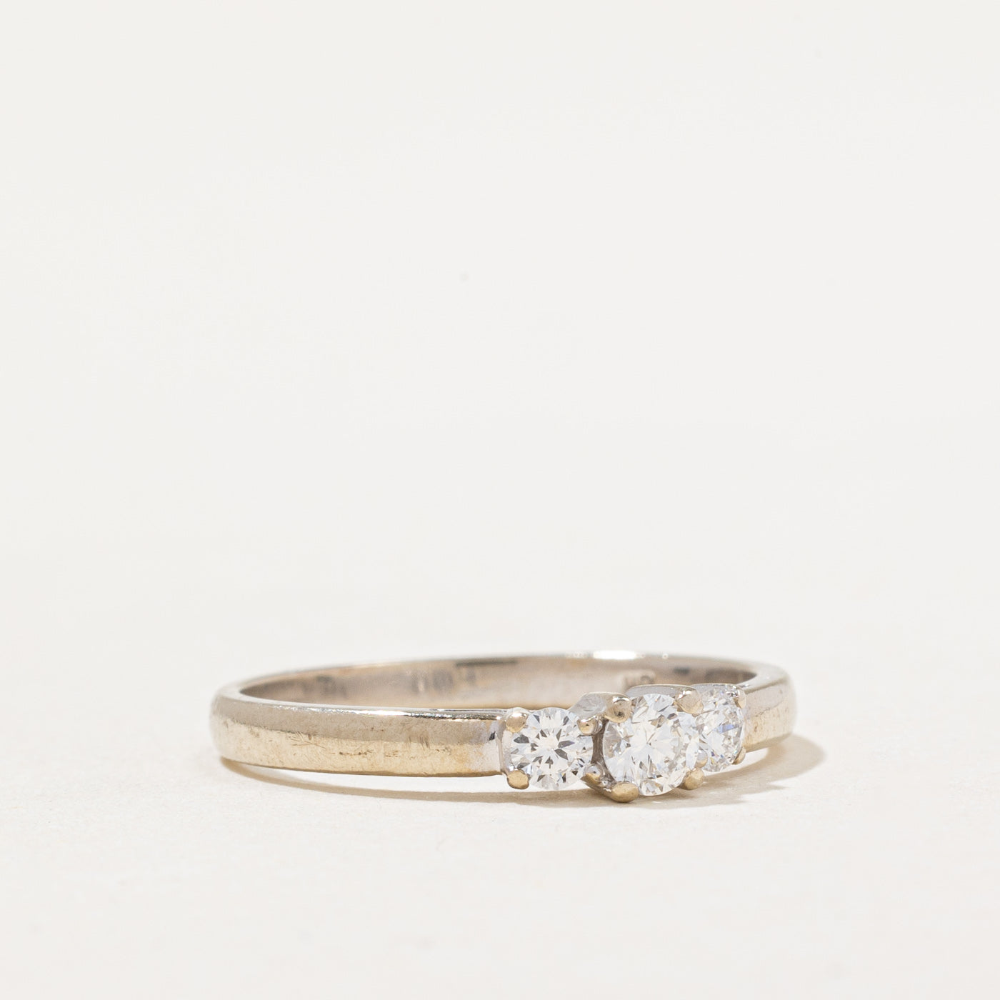 Bague trois diamants | 0,24 ct | Taille 6 |