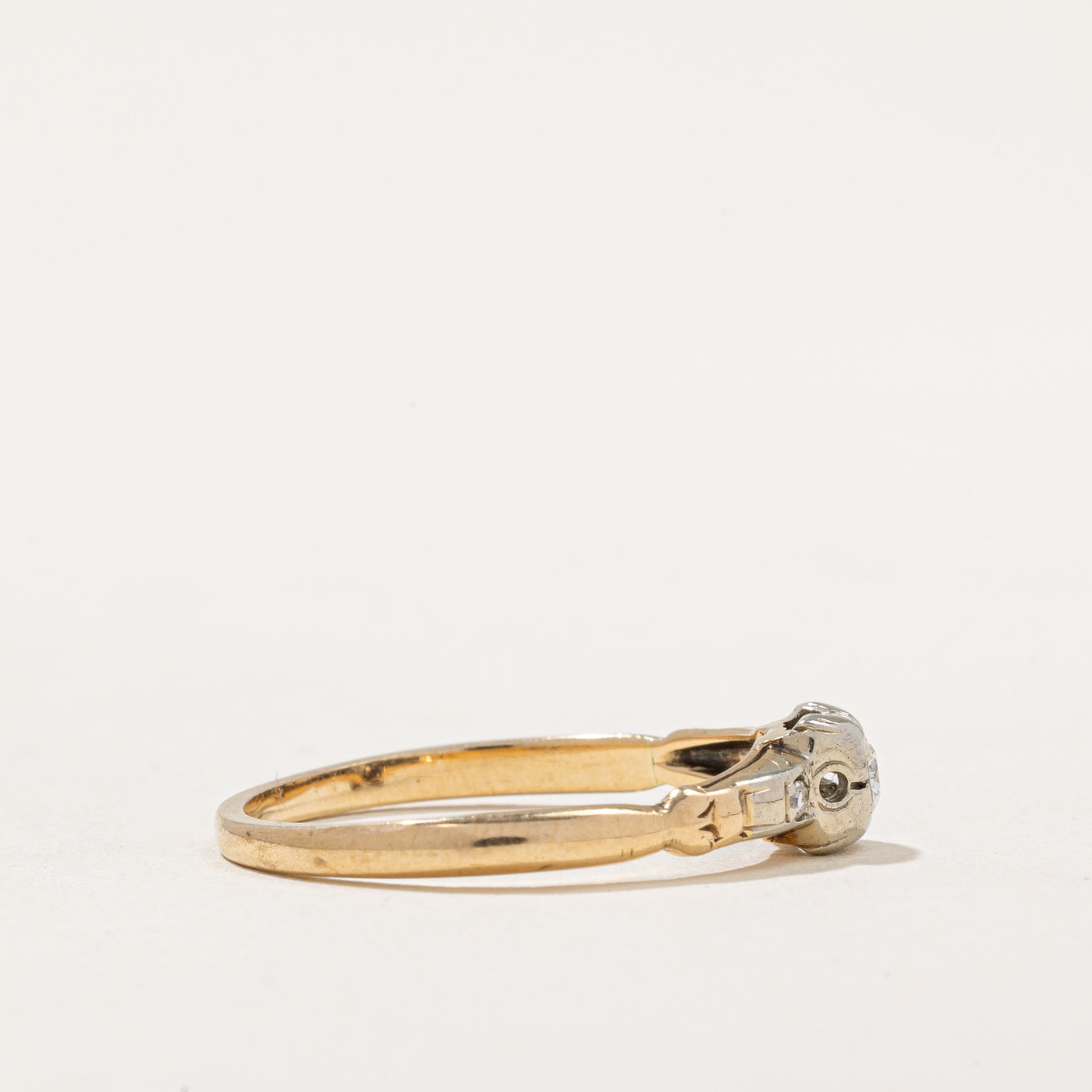 Flush Set Diamond Ring | 0.11ctw | SZ 8 |