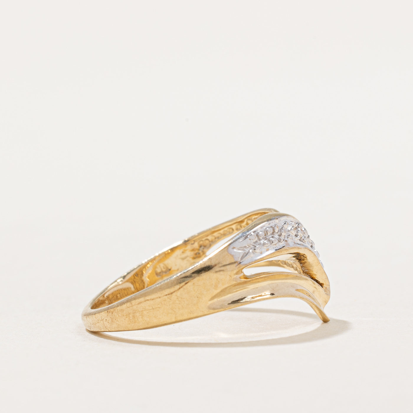 Diamond Chevron Ring | 0.005ct | SZ 7 |