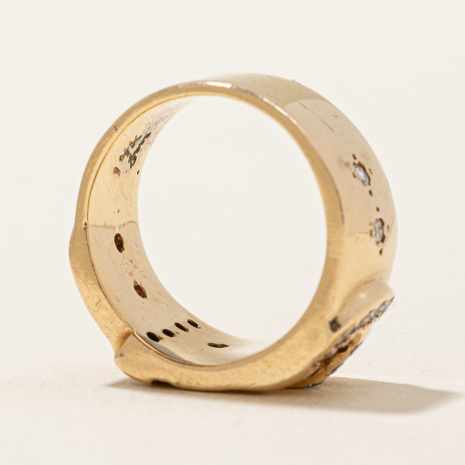 Diamond Buckle Band | 0.30ctw | SZ 4.5 |
