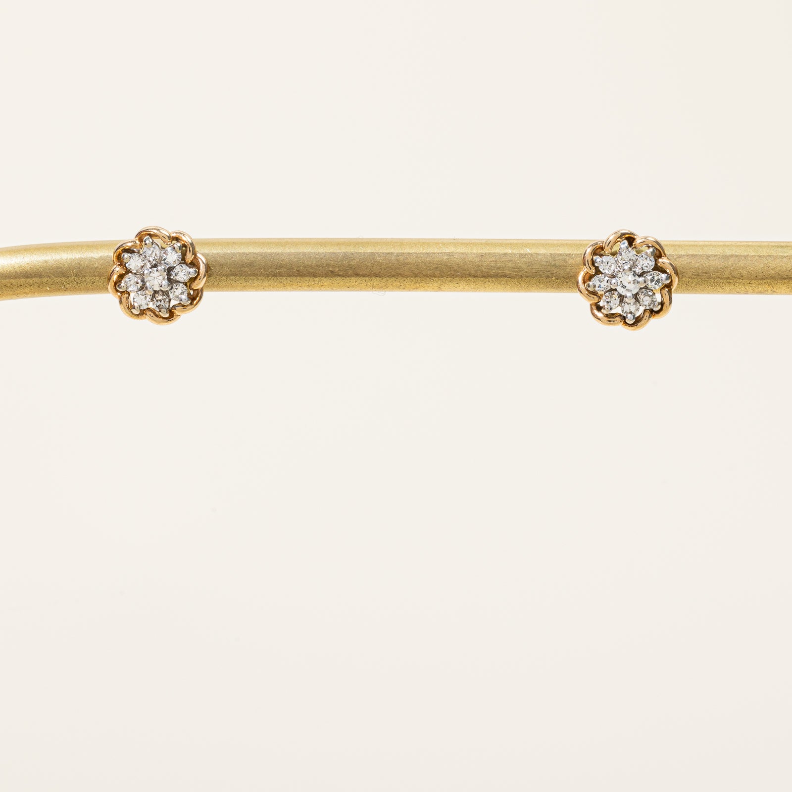 Boucles d'oreilles puces serties de diamants | 0,21 ct |