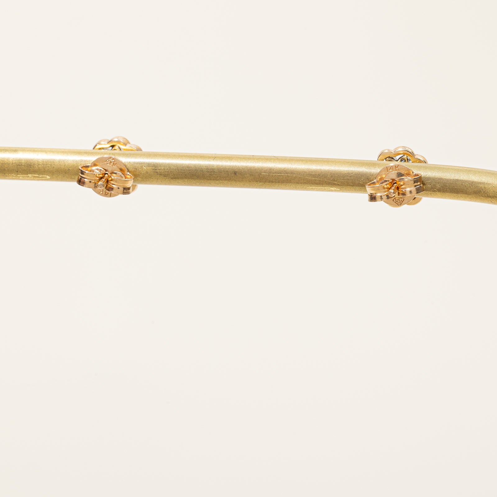 Boucles d'oreilles puces serties de diamants | 0,21 ct |