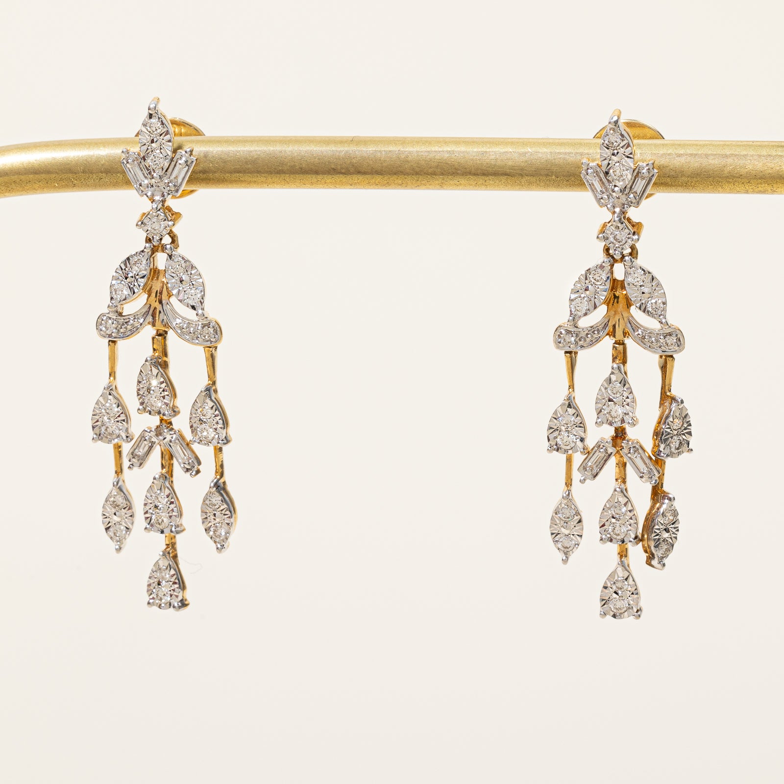 Boucles d'oreilles pendantes serties de diamants illusion | 0,39 ct |